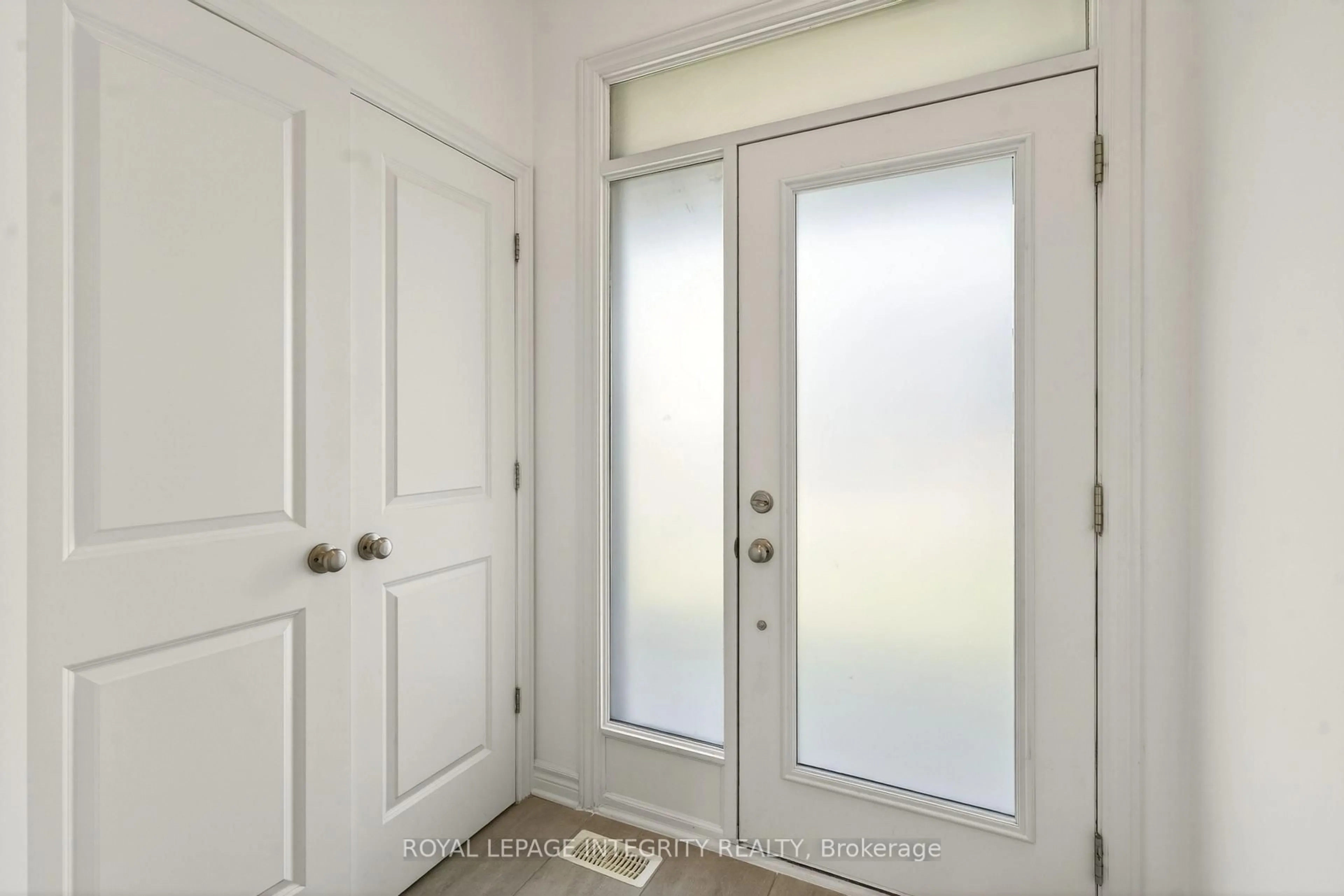 Indoor entryway for 691 Capricorn Circ, Ottawa Ontario K4M 0J5