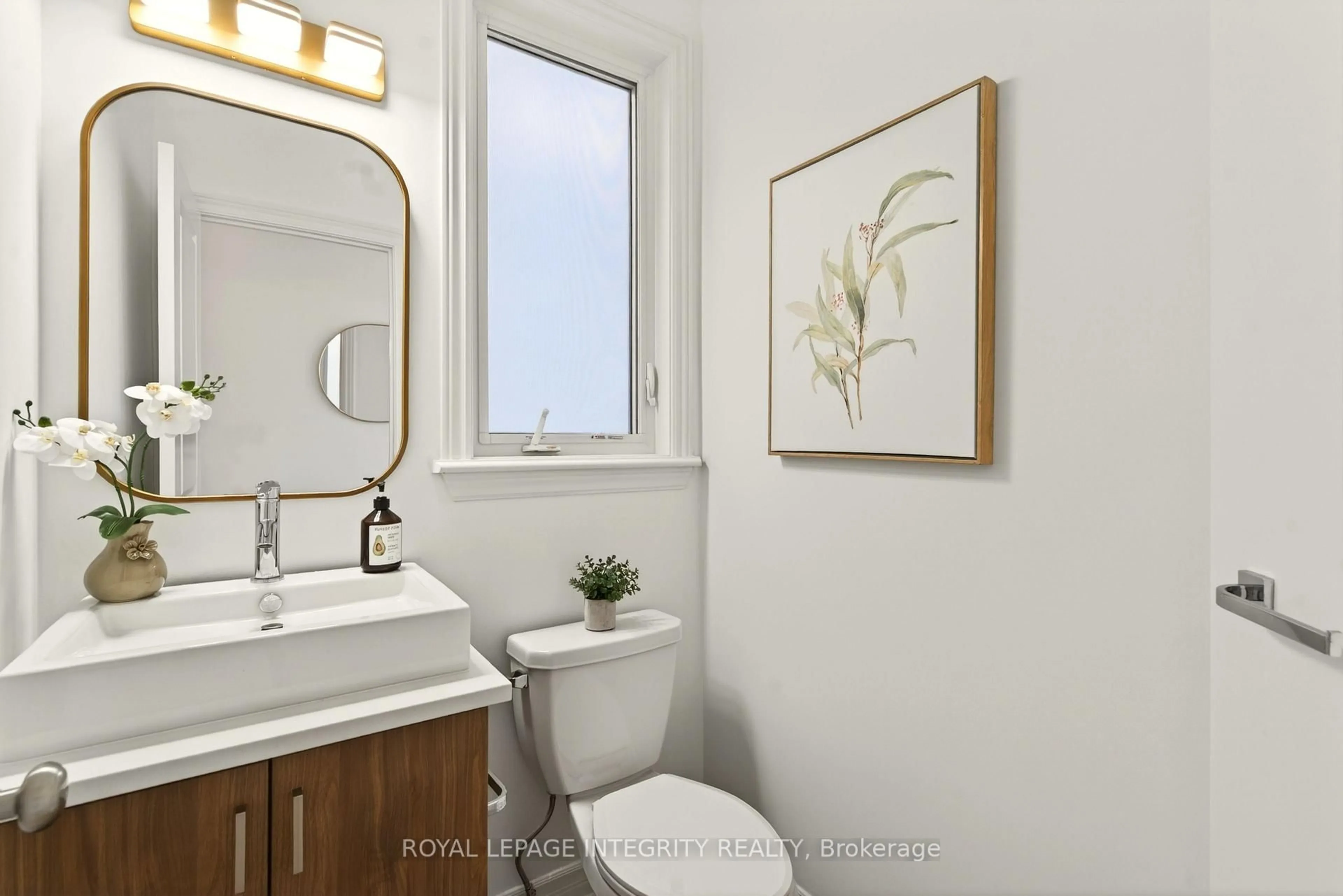 Standard bathroom, ceramic/tile floor for 691 Capricorn Circ, Ottawa Ontario K4M 0J5