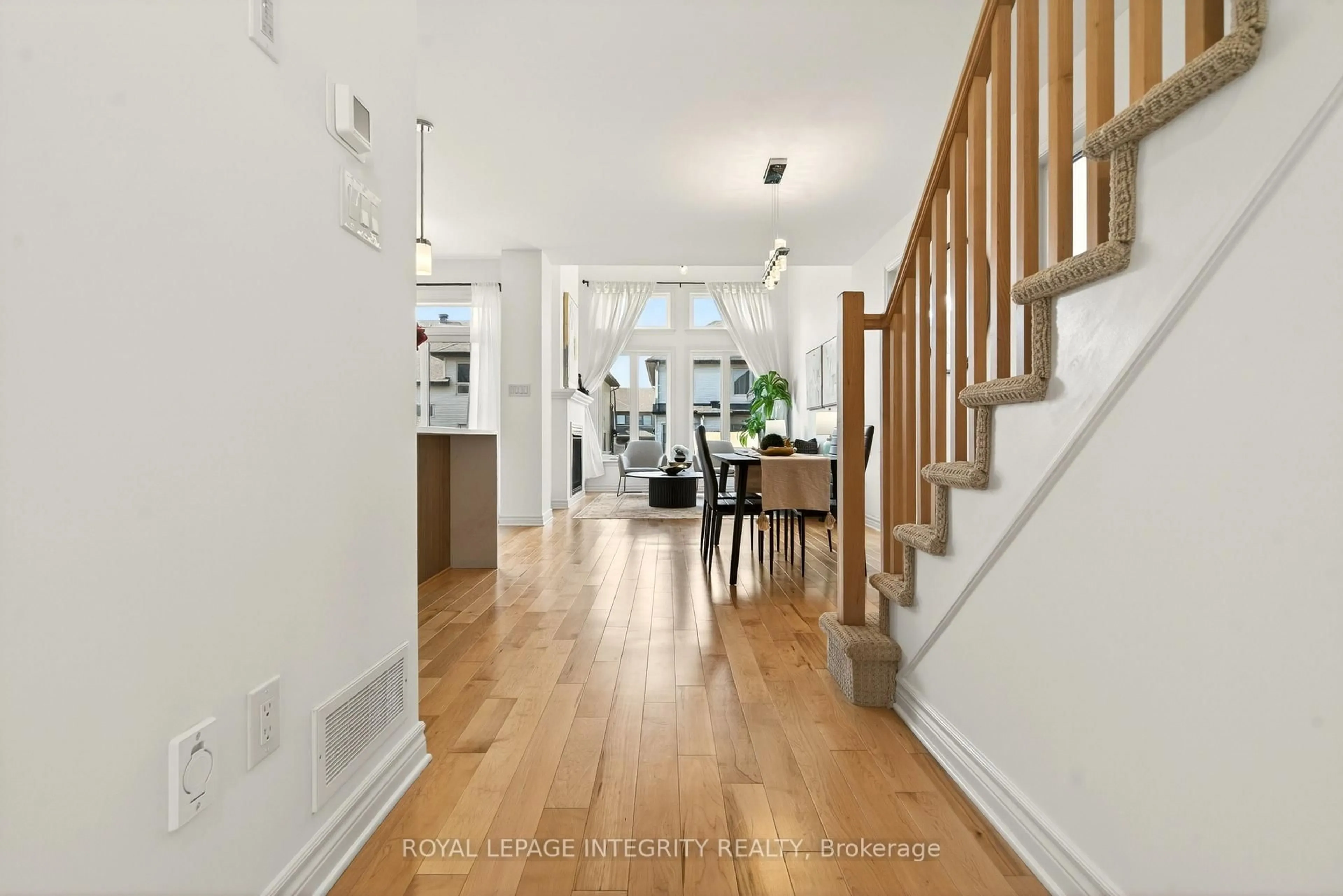Indoor entryway for 691 Capricorn Circ, Ottawa Ontario K4M 0J5