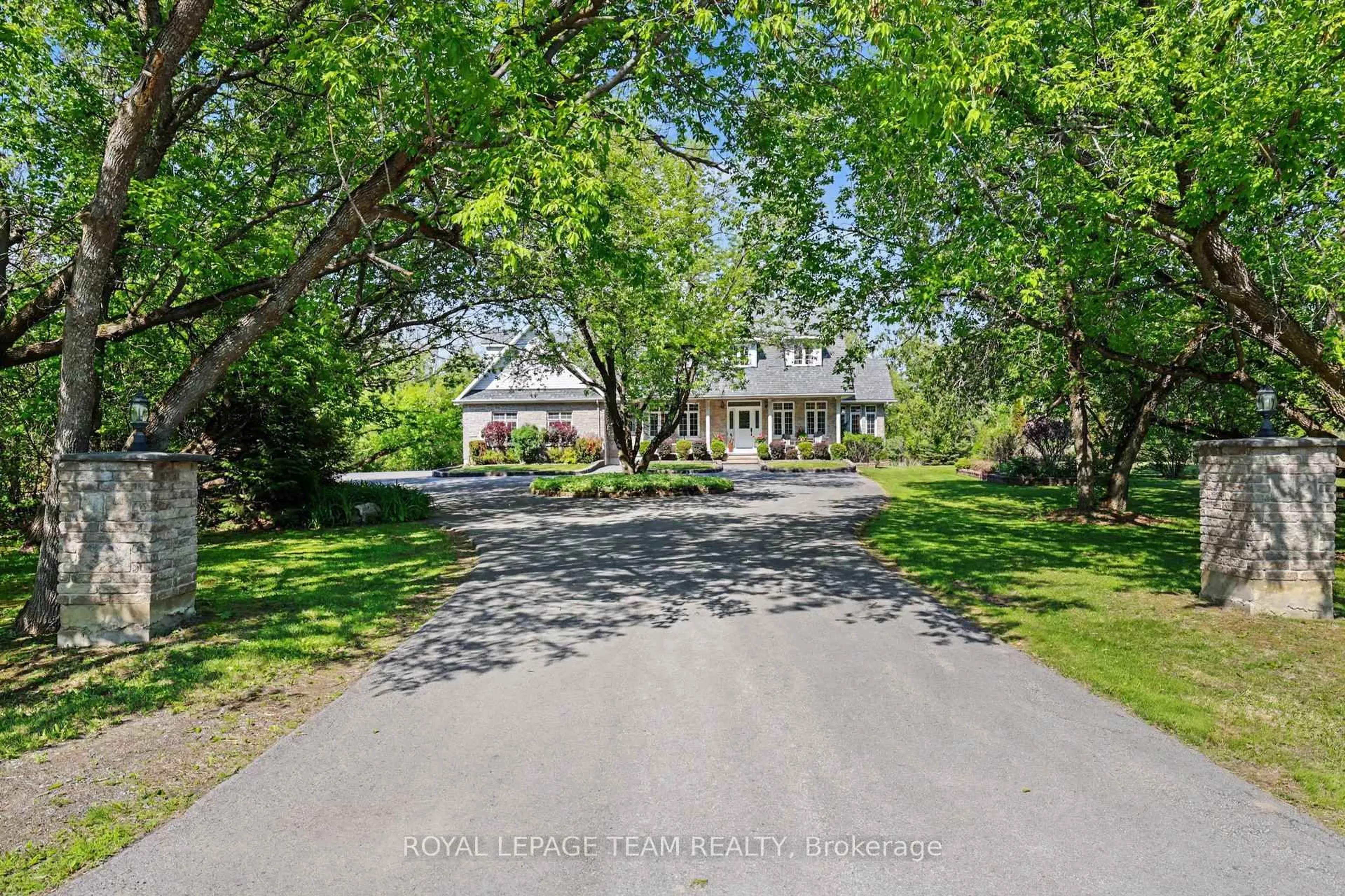 A pic from outside/outdoor area/front of a property/back of a property/a pic from drone, street for 3 Kimini Dr, Ottawa Ontario K2S 1S6