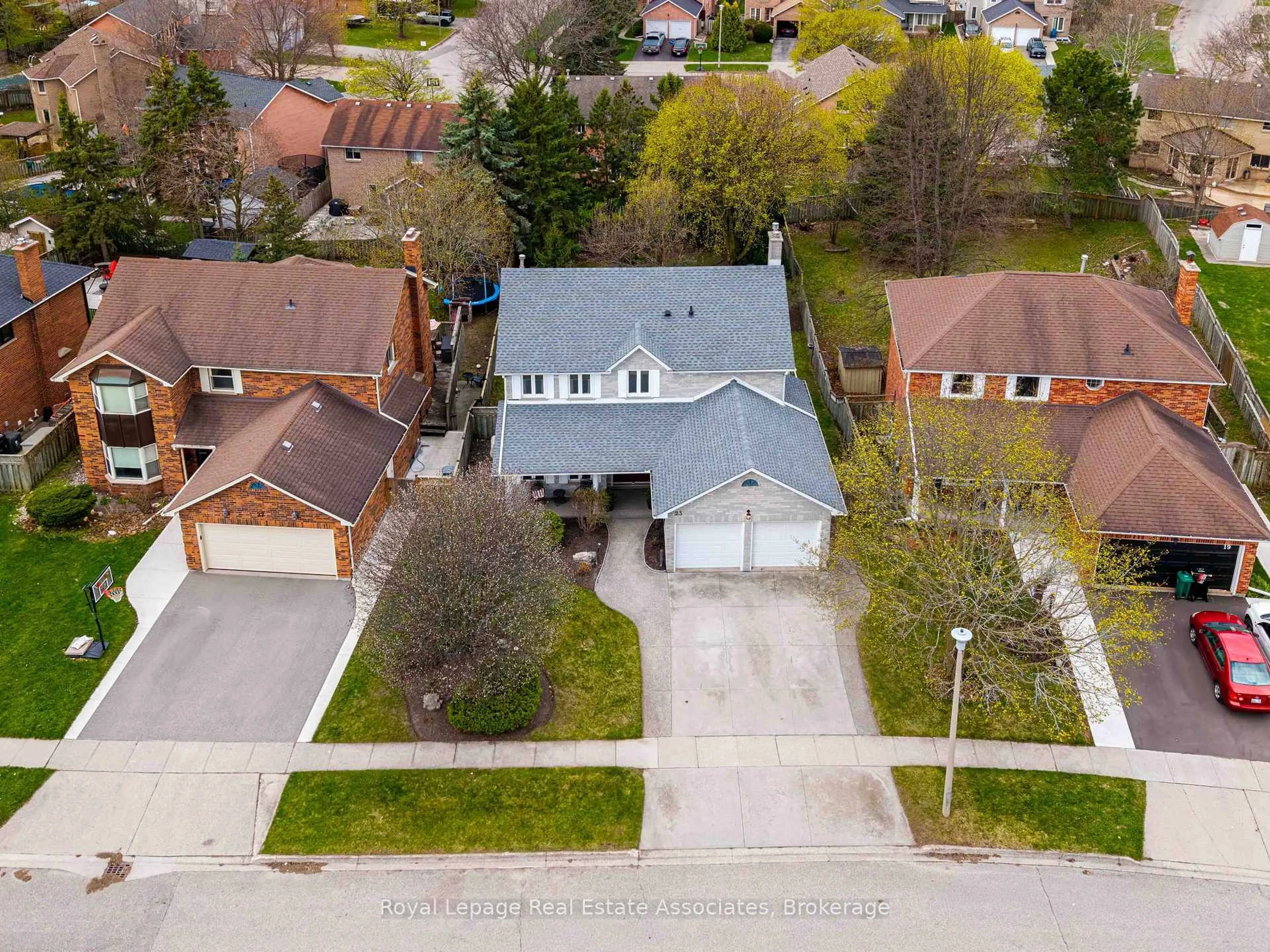 A pic from outside/outdoor area/front of a property/back of a property/a pic from drone, street for 23 Handorf Dr, Cambridge Ontario N3C 3Y2