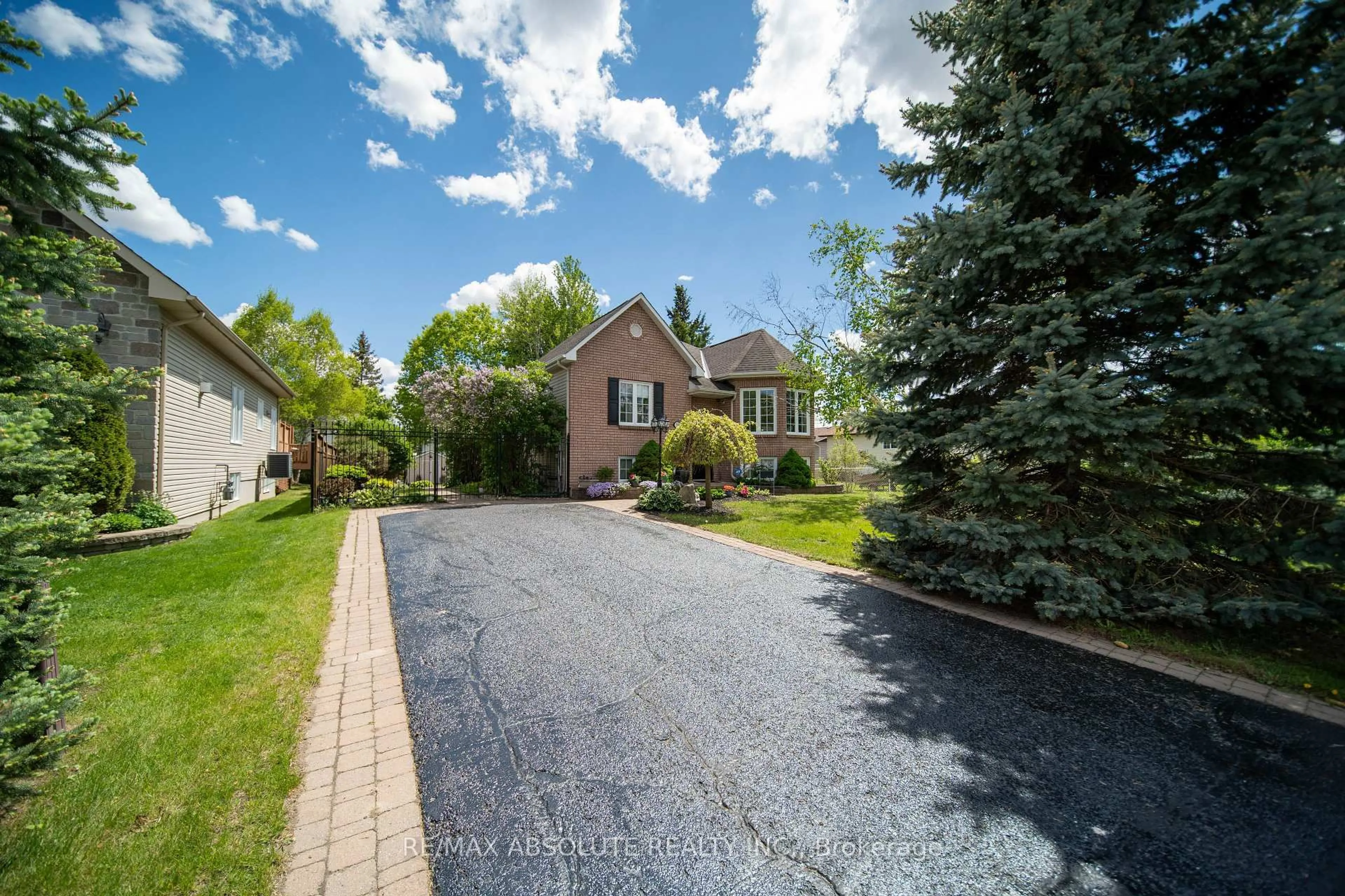 A pic from outside/outdoor area/front of a property/back of a property/a pic from drone, street for 58 Albert St, Russell Ontario K0A 1W0