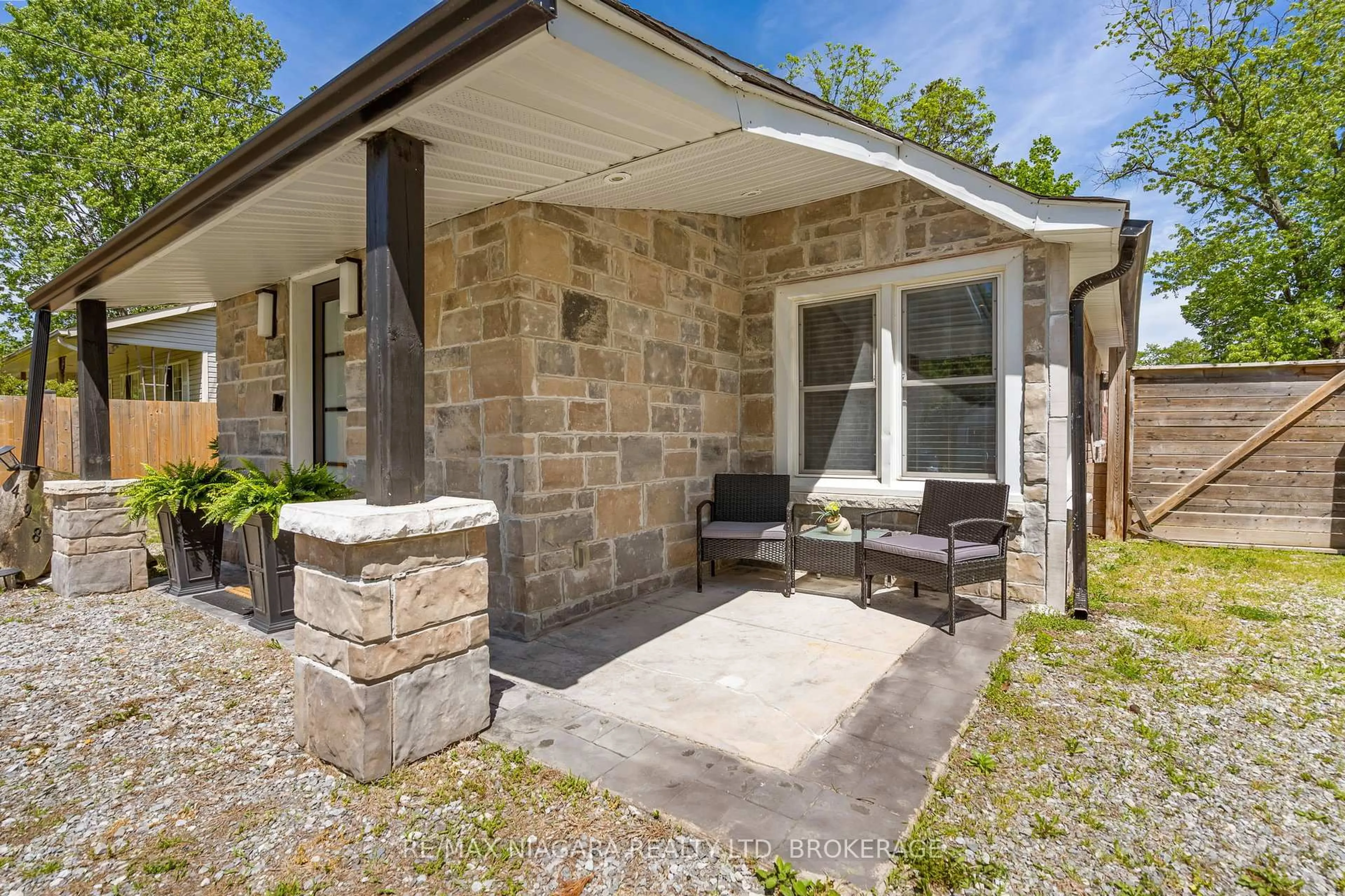 Patio, street for 498 North Mill St, Fort Erie Ontario L0S 1N0