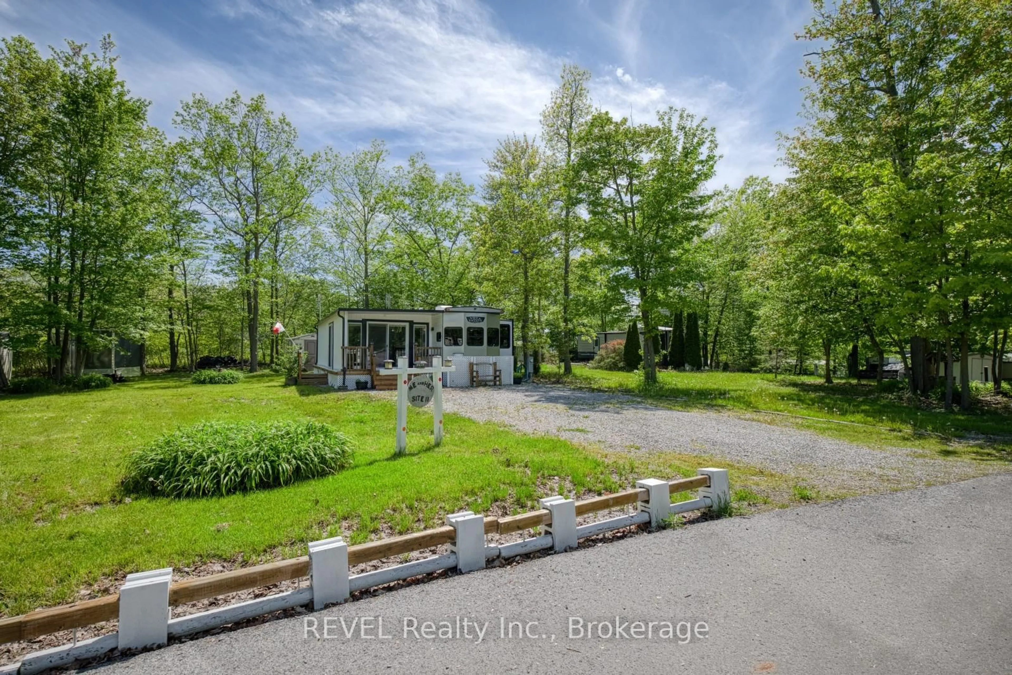 A pic from outside/outdoor area/front of a property/back of a property/a pic from drone, water/lake/river/ocean view for 2325 Victoria Ave #11, Pelham Ontario L0S 1C0