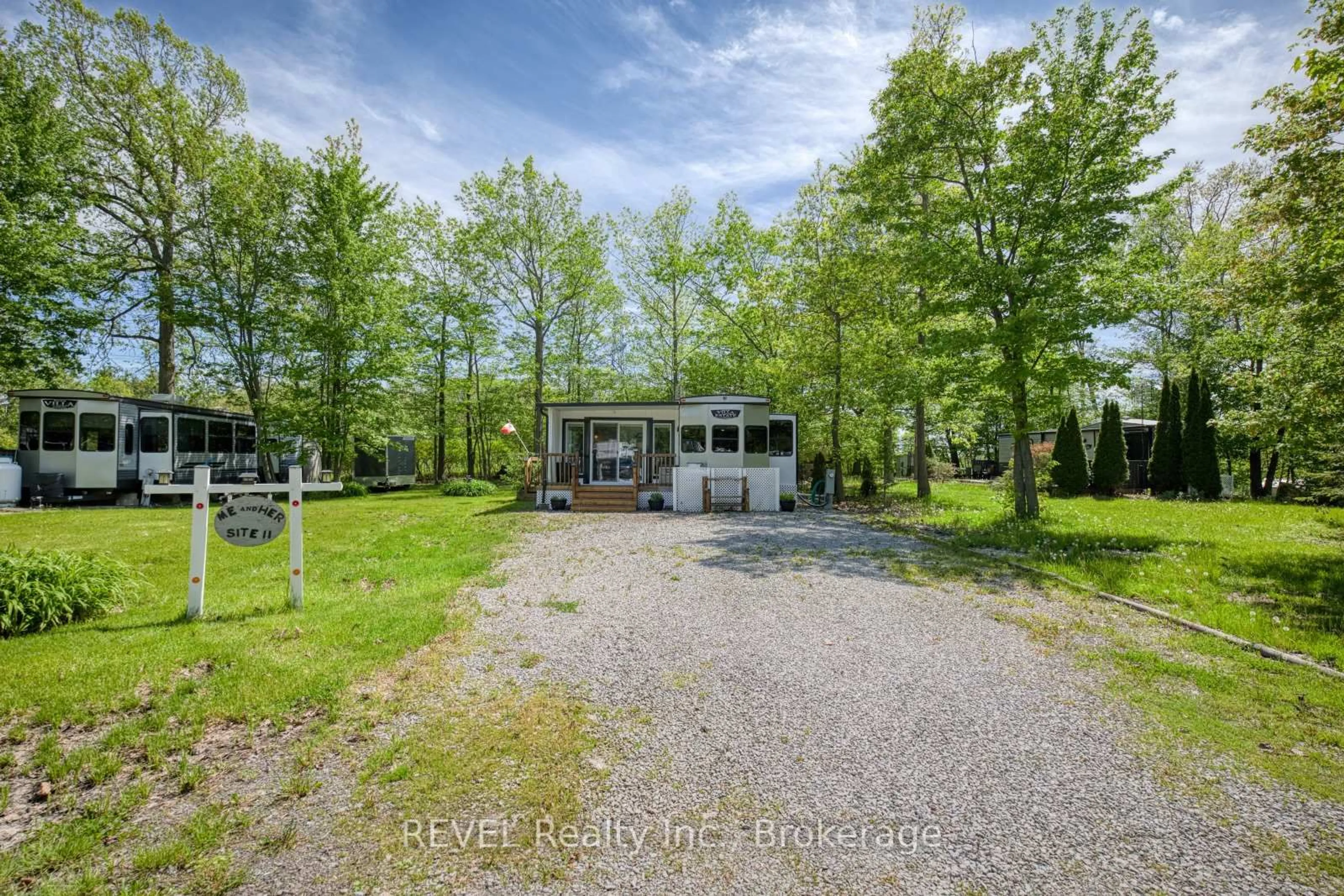 A pic from outside/outdoor area/front of a property/back of a property/a pic from drone, water/lake/river/ocean view for 2325 Victoria Ave #11, Pelham Ontario L0S 1C0