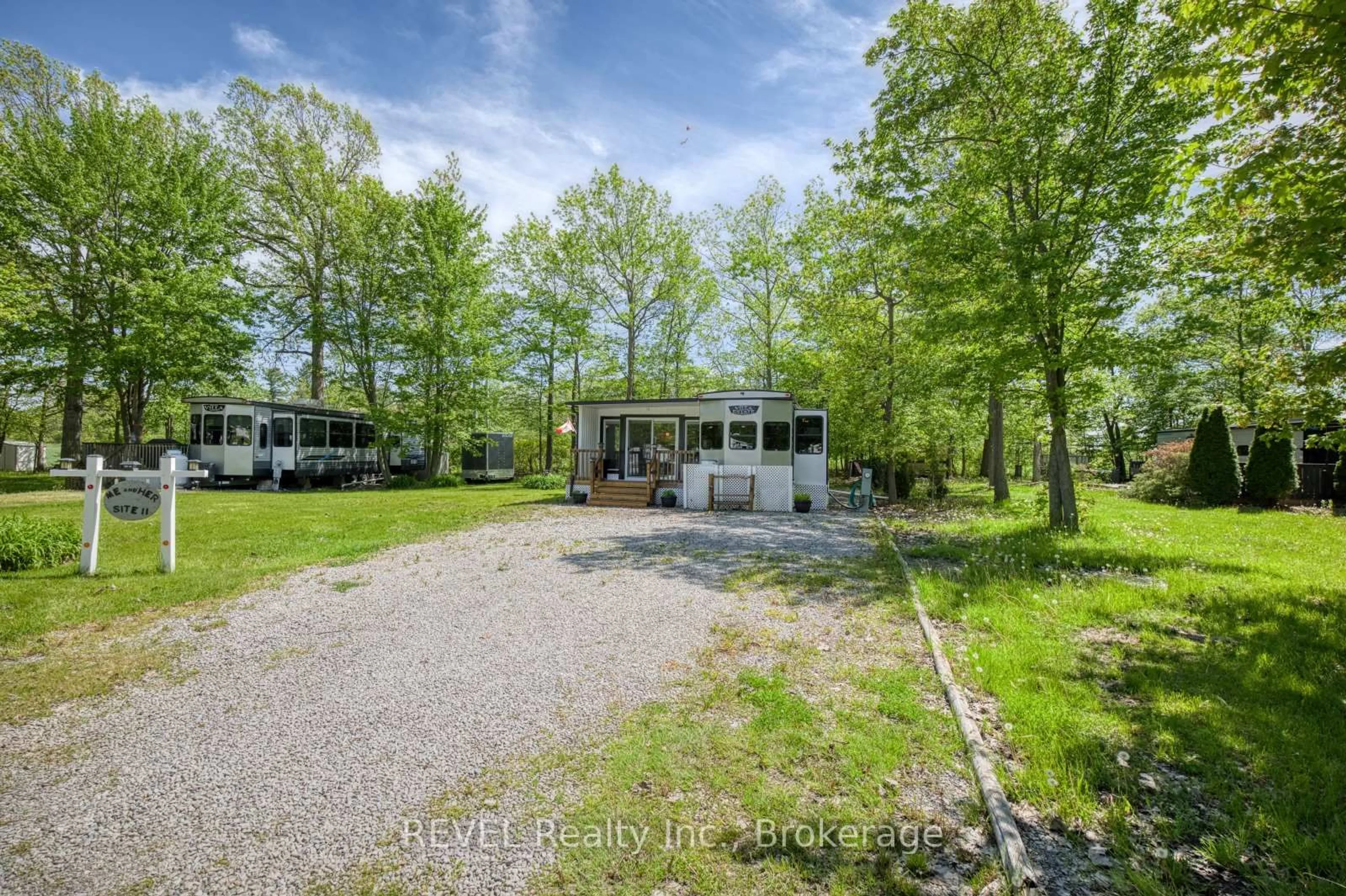 A pic from outside/outdoor area/front of a property/back of a property/a pic from drone, water/lake/river/ocean view for 2325 Victoria Ave #11, Pelham Ontario L0S 1C0