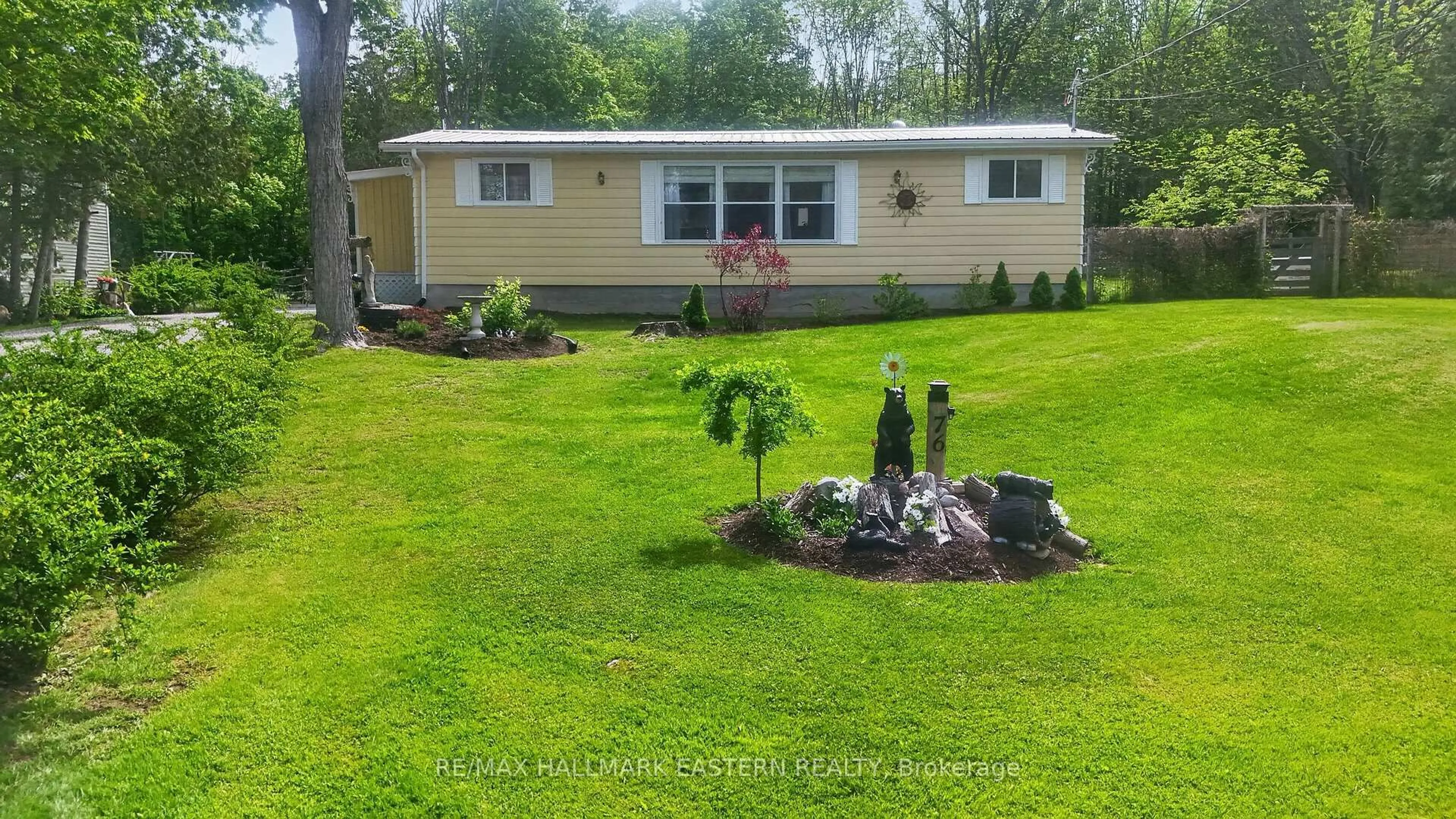 A pic from outside/outdoor area/front of a property/back of a property/a pic from drone, water/lake/river/ocean view for 76 Franklin St, Curve Lake First Nation 35 Ontario K0L 1R0