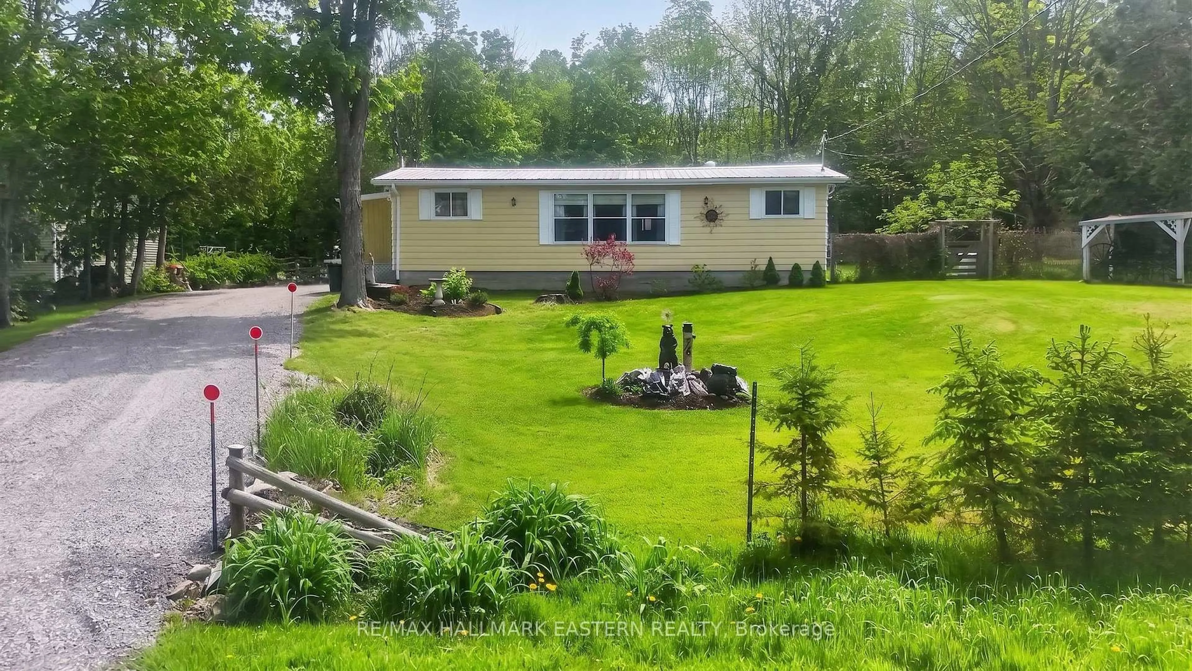 A pic from outside/outdoor area/front of a property/back of a property/a pic from drone, water/lake/river/ocean view for 76 Franklin St, Curve Lake First Nation 35 Ontario K0L 1R0