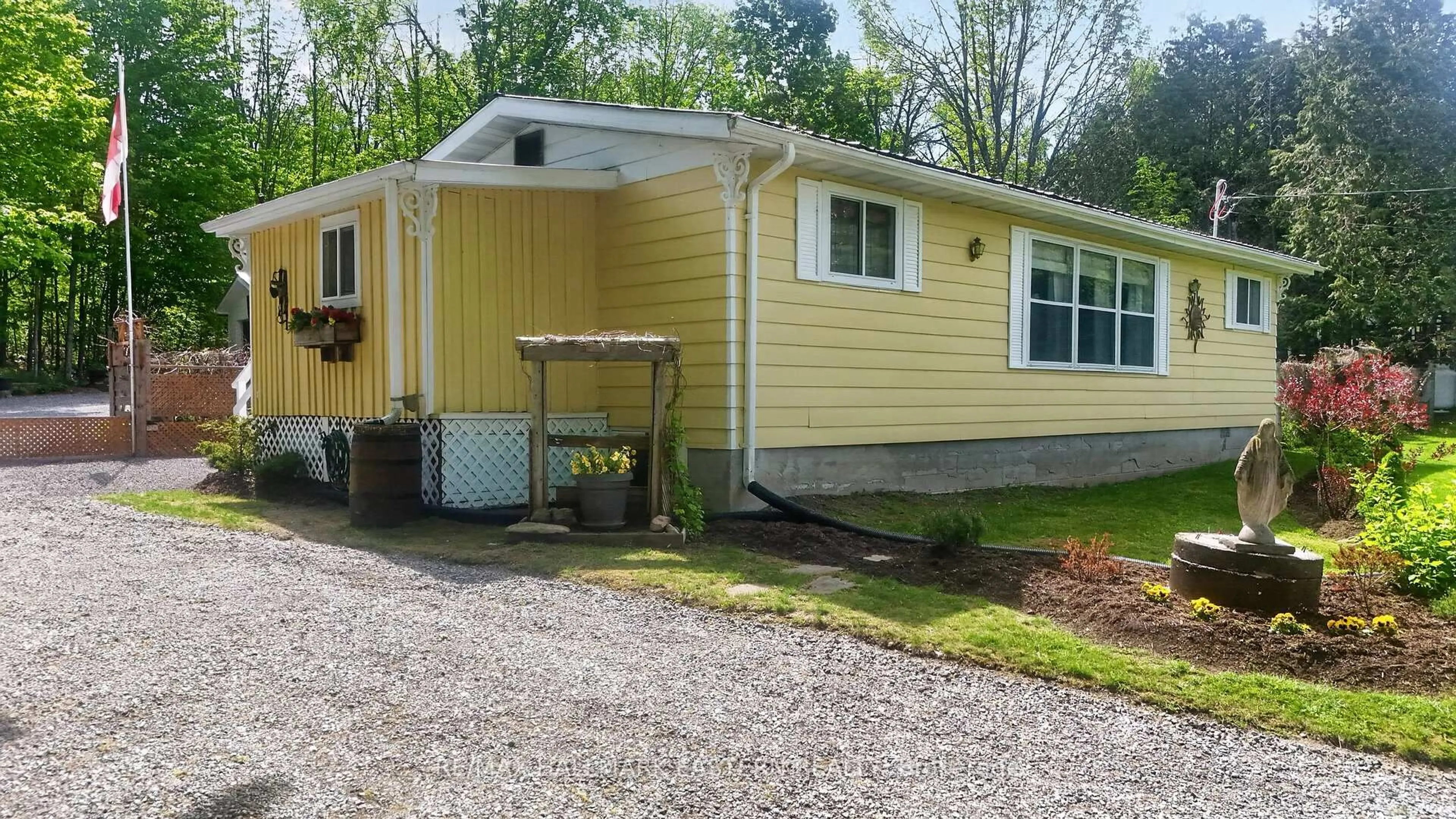 Home with vinyl exterior material, street for 76 Franklin St, Curve Lake First Nation 35 Ontario K0L 1R0