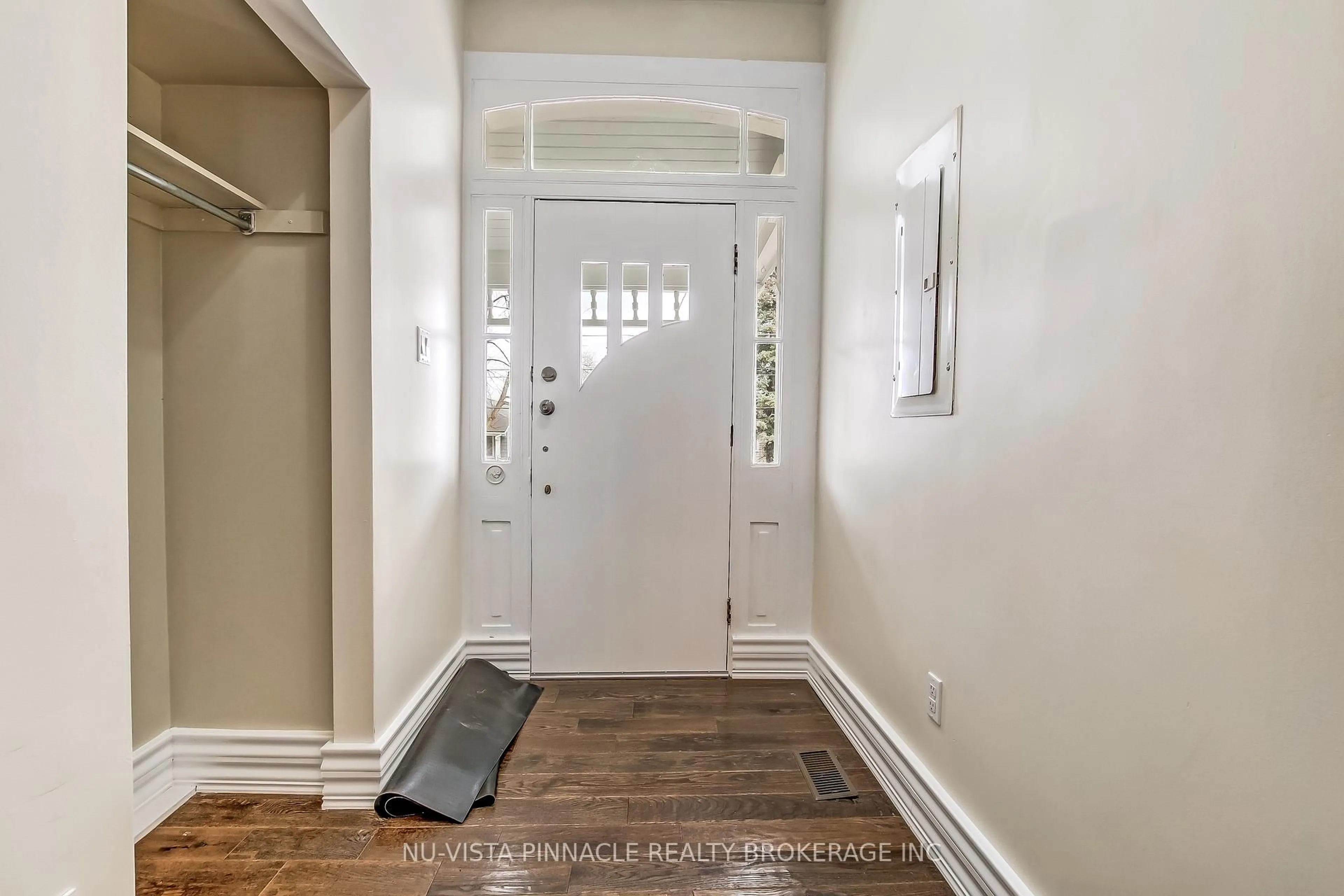Indoor entryway for 727 Queens Ave, London East Ontario N5W 3H4