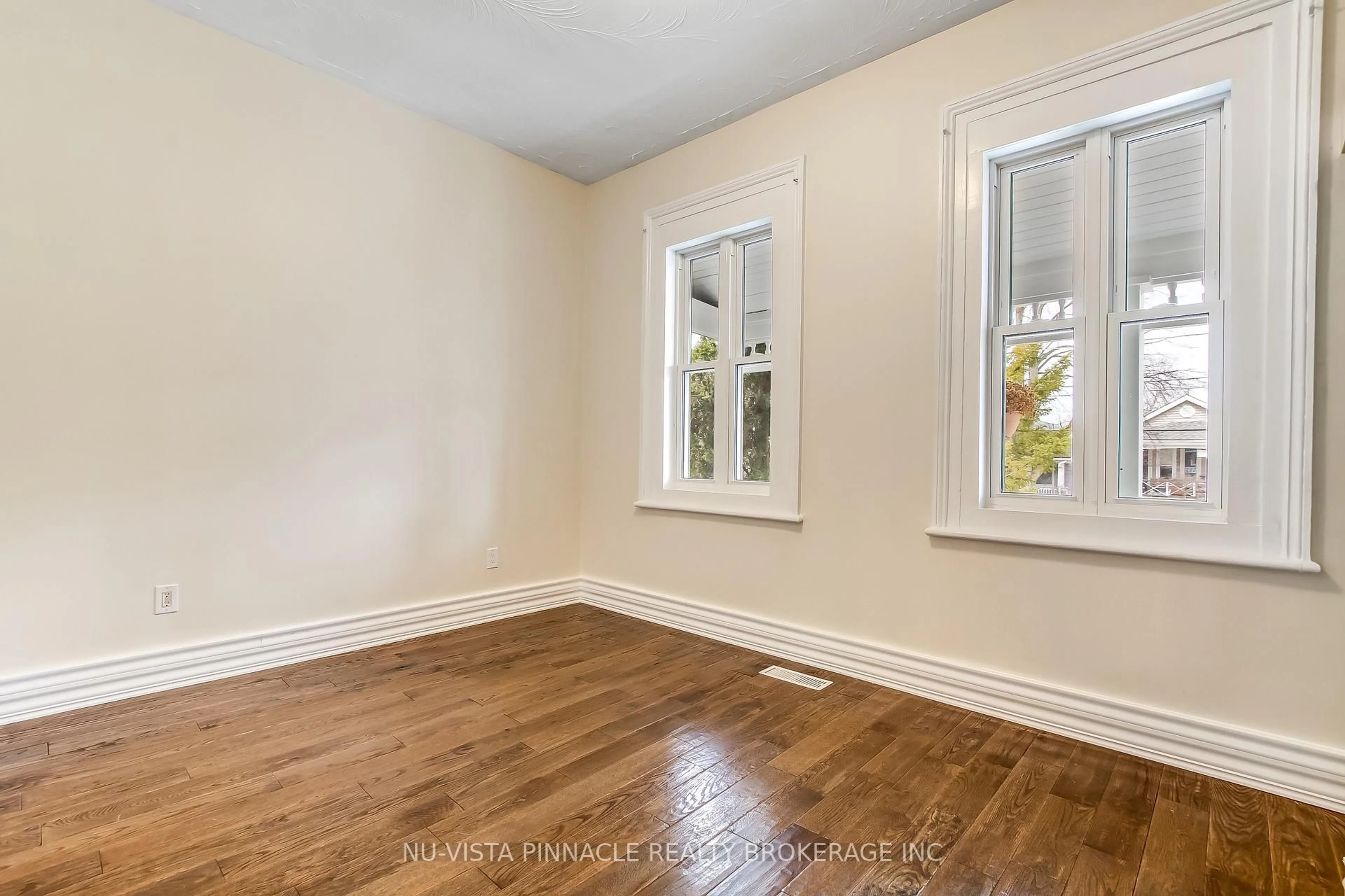 A pic of a room for 727 Queens Ave, London East Ontario N5W 3H4