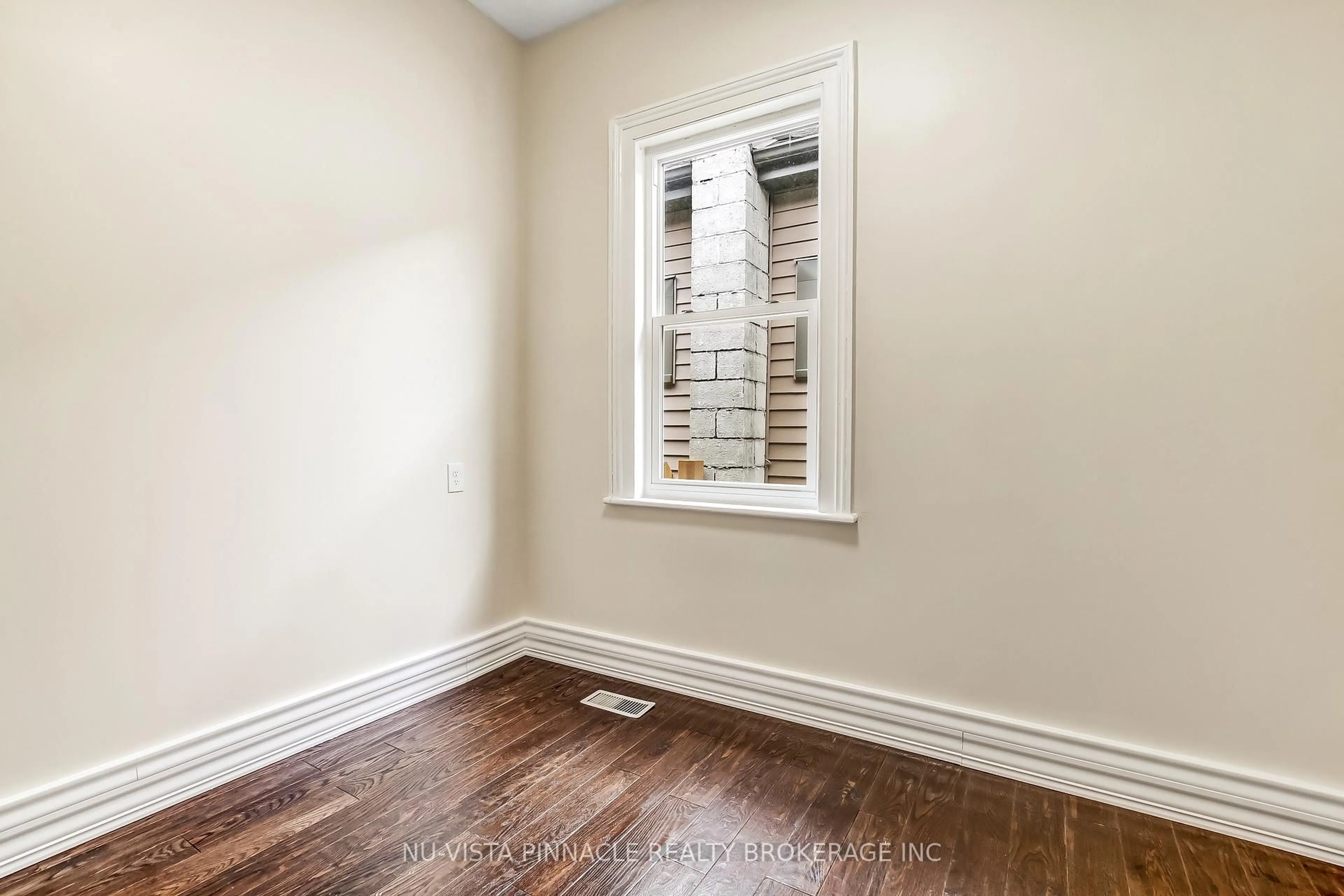 A pic of a room for 727 Queens Ave, London East Ontario N5W 3H4