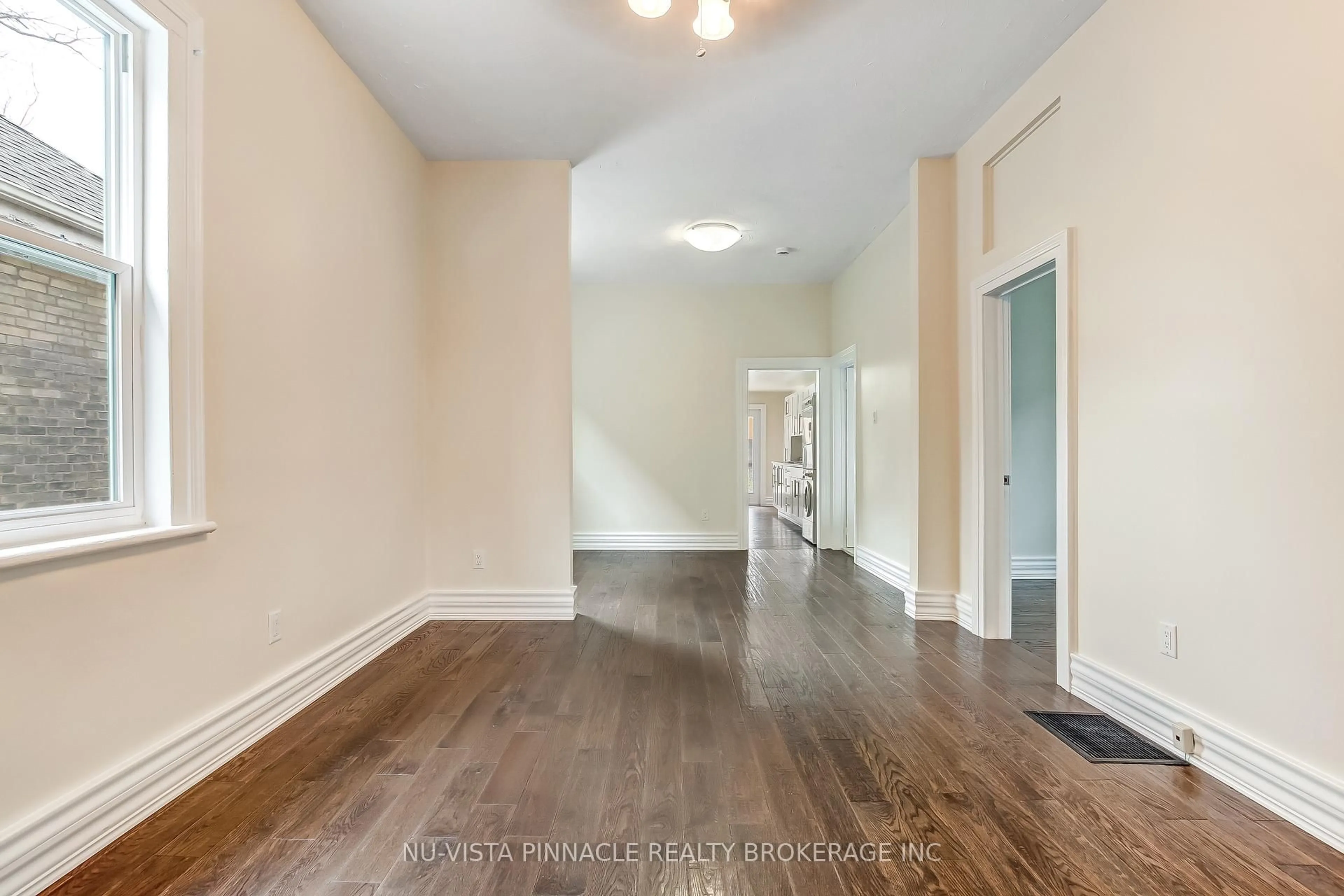 Unknown for 727 Queens Ave, London East Ontario N5W 3H4