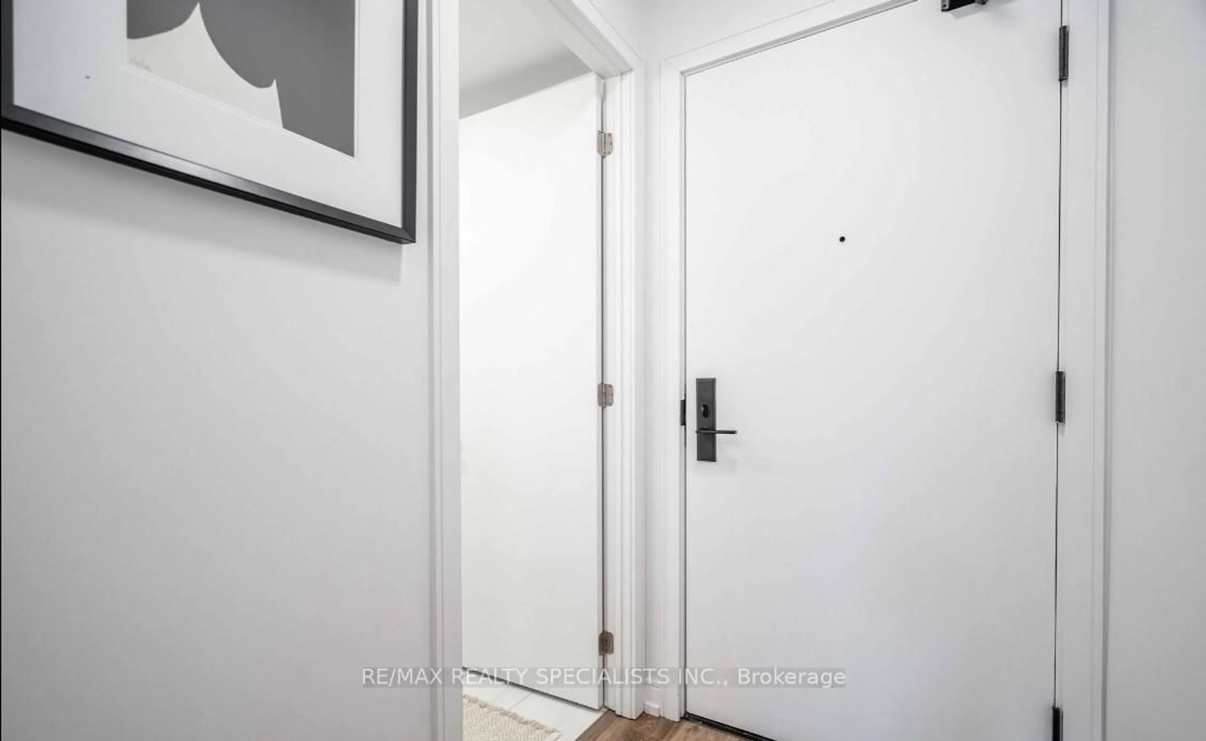 Indoor entryway for 1 Jarvis St #1206, Hamilton Ontario L8R 3J2