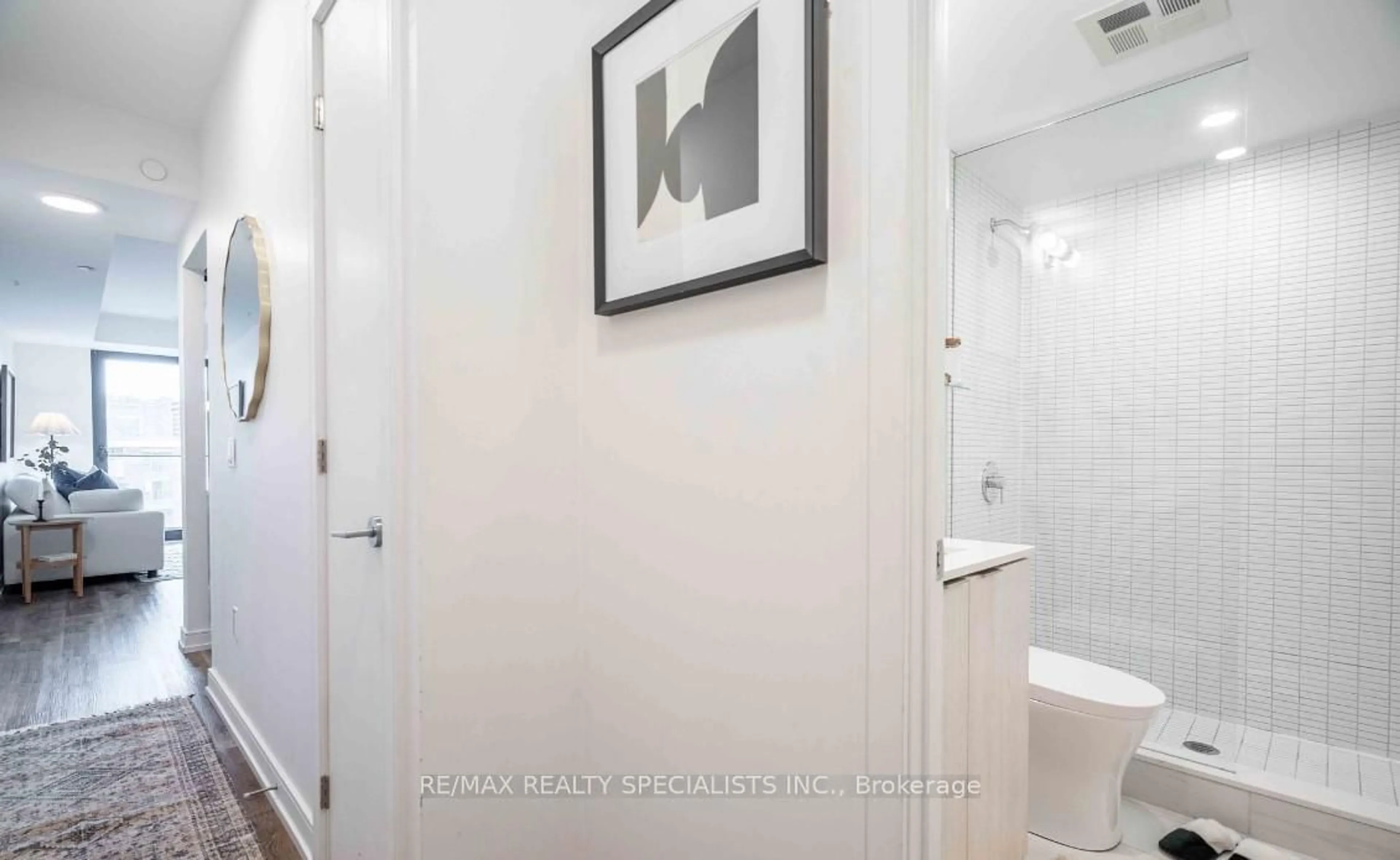 Standard bathroom, ceramic/tile floor for 1 Jarvis St #1206, Hamilton Ontario L8R 3J2