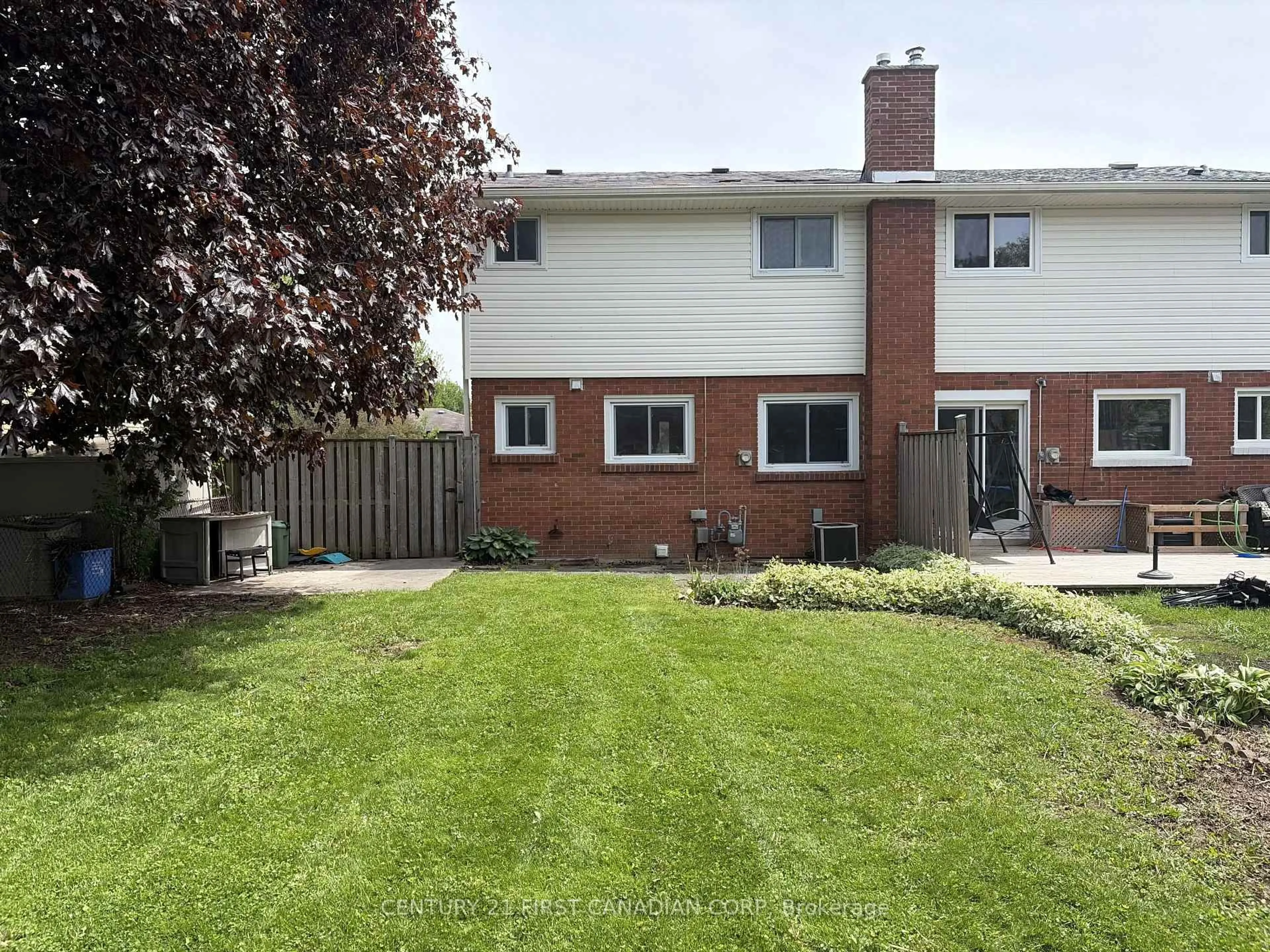 A pic from outside/outdoor area/front of a property/back of a property/a pic from drone, street for 264 Admiral Dr, London East Ontario N5V 1J1