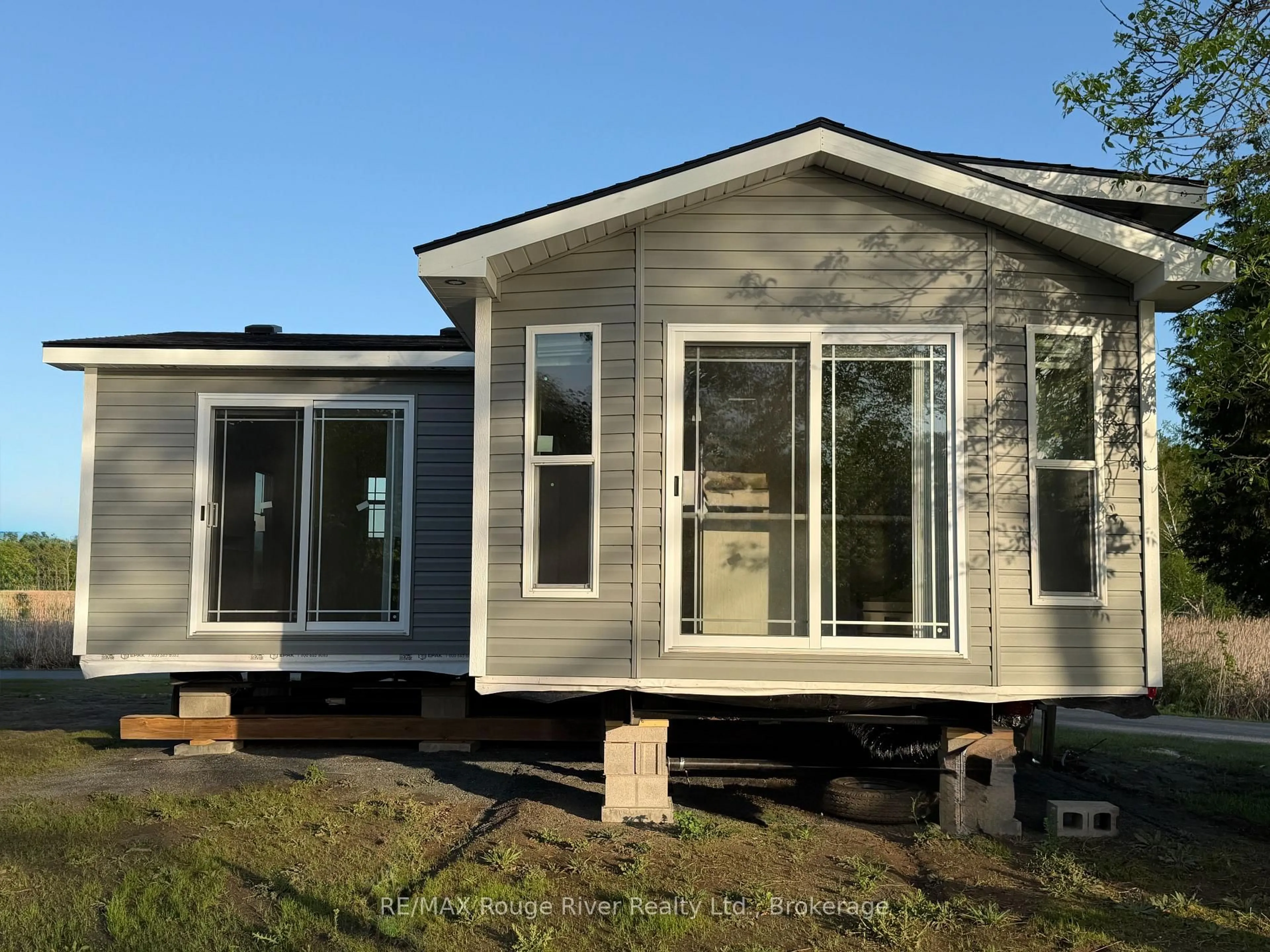 Home with vinyl exterior material, unknown for 160 Terrace Rd, Limoges Ontario K0K 2M0