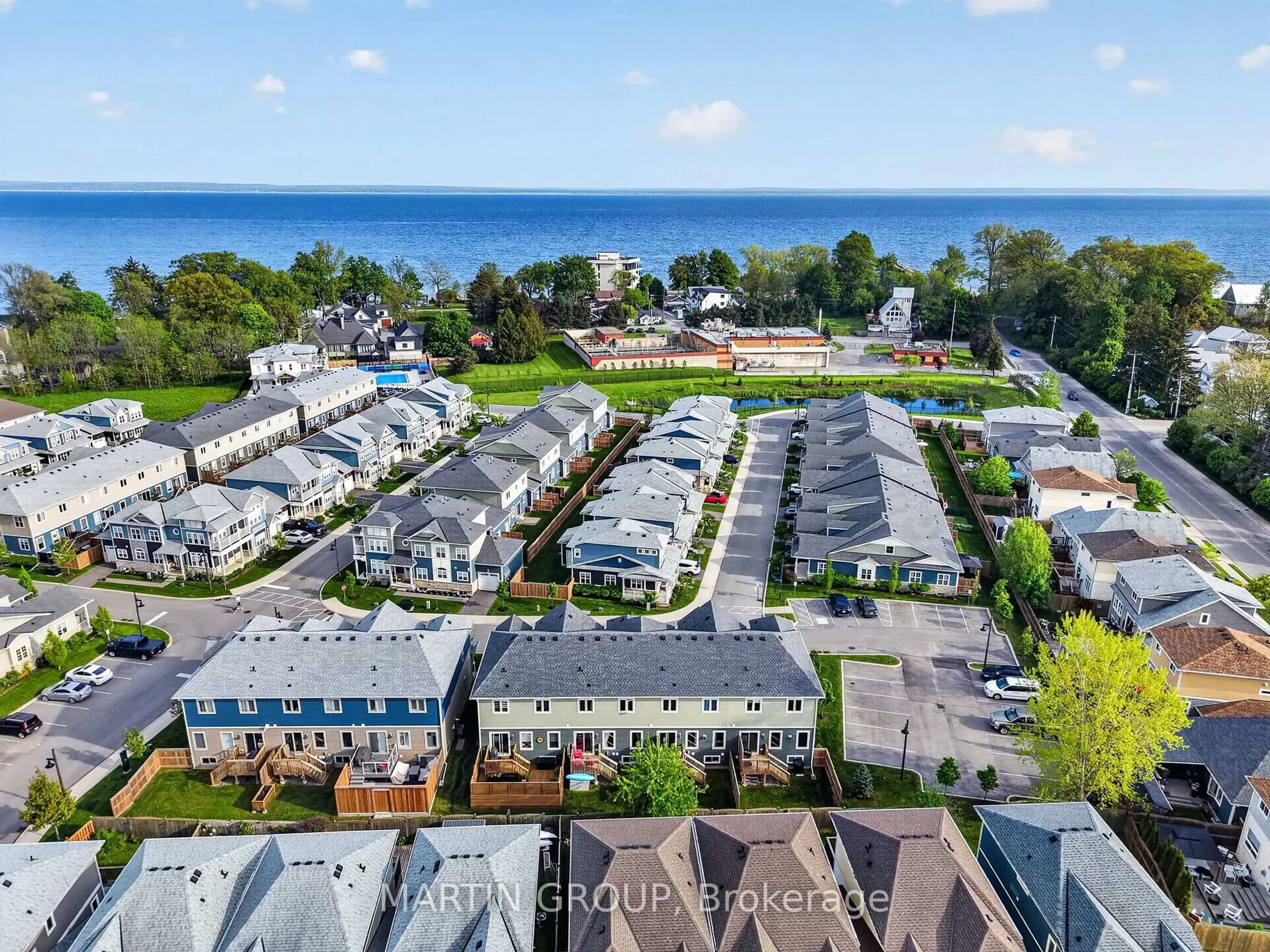A pic from outside/outdoor area/front of a property/back of a property/a pic from drone, unknown for 35 Comet Lane, Fort Erie Ontario L0S 1B0
