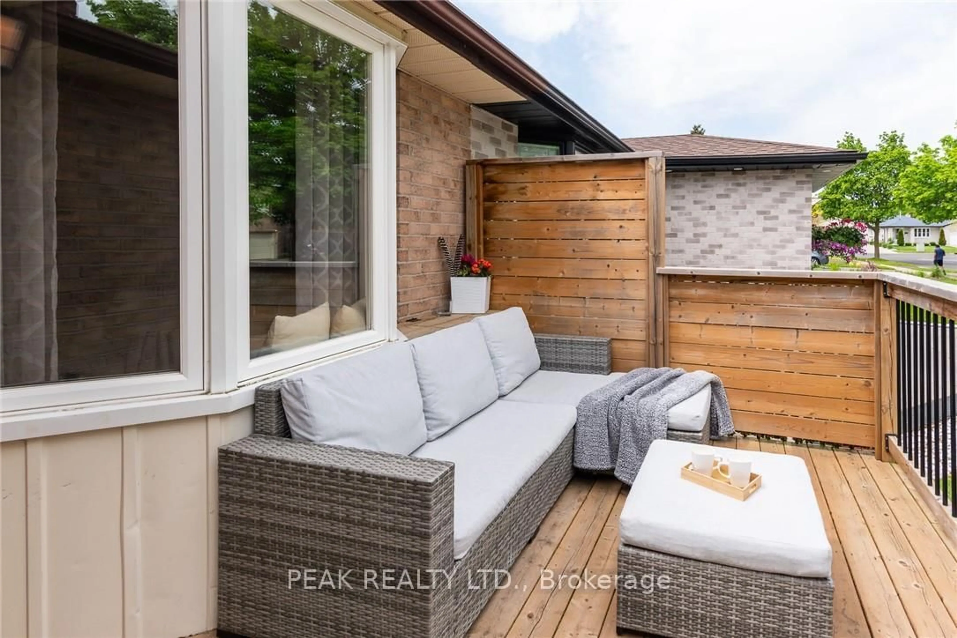 Patio, unknown for 11 Wendy Cres, Kitchener Ontario N2A 3T4