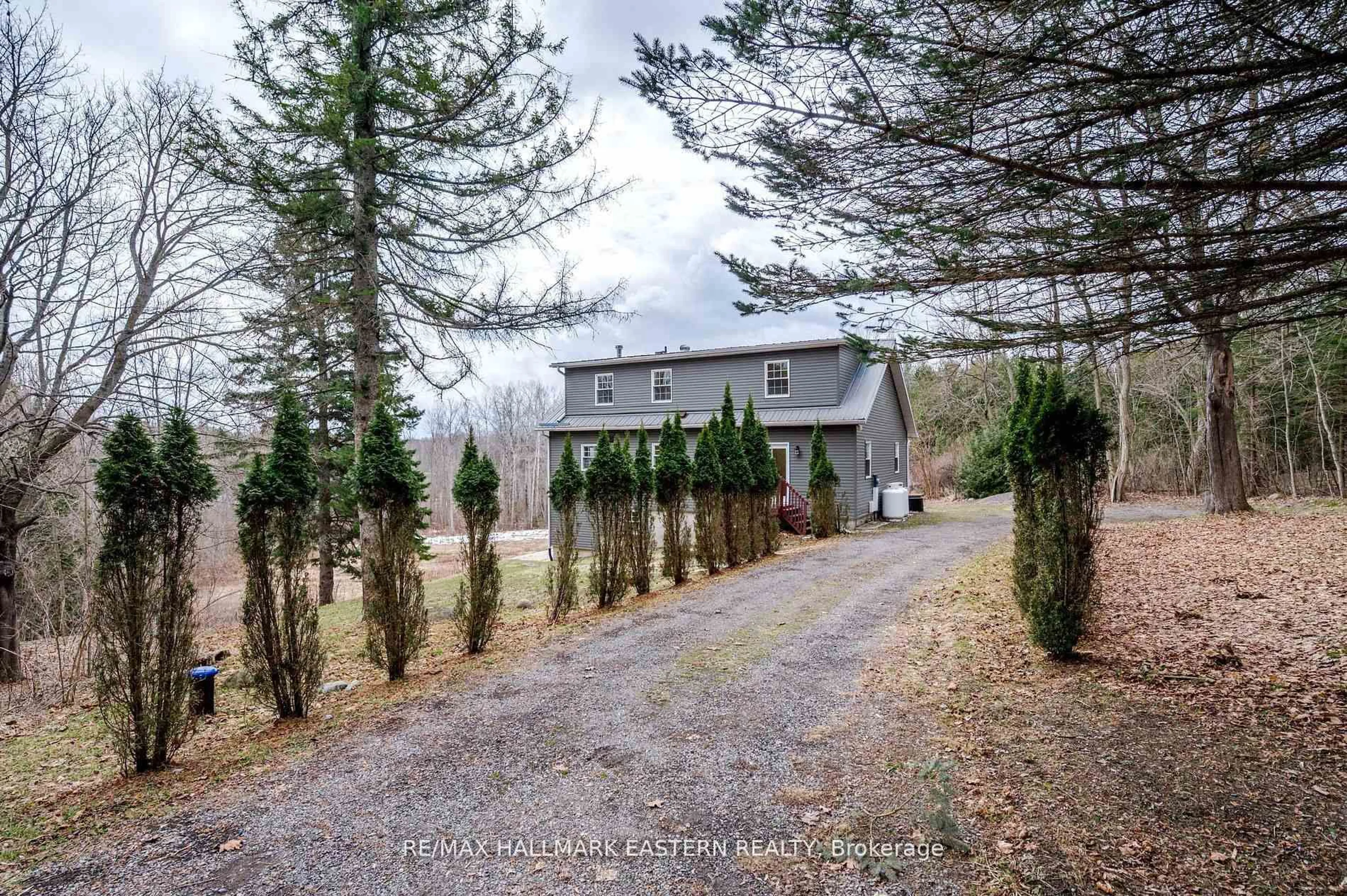 A pic from outside/outdoor area/front of a property/back of a property/a pic from drone, mountain view for 521 Concession Rd 8, Trent Hills Ontario K0L 1Y0