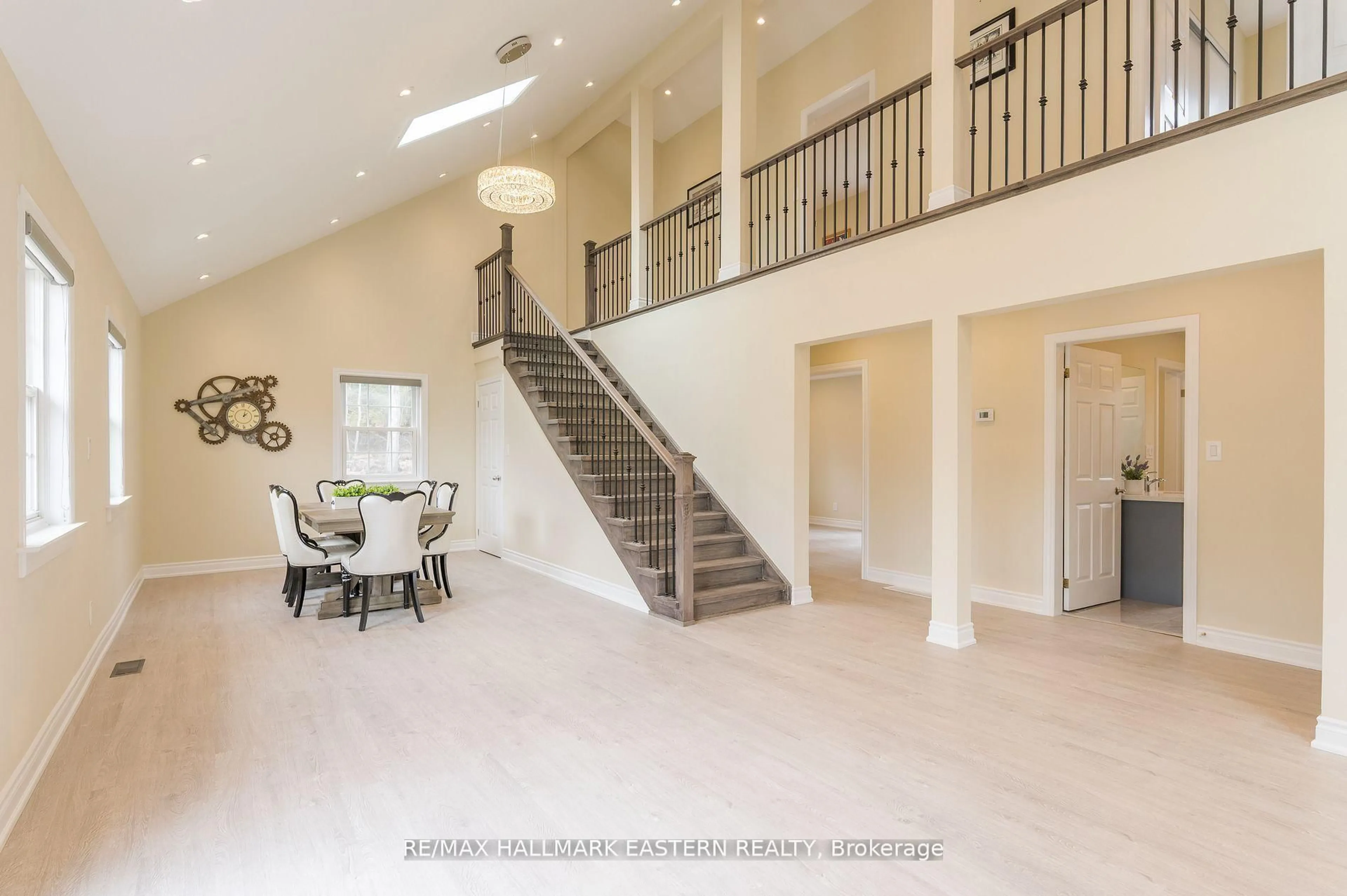 Indoor foyer for 521 Concession Rd 8, Trent Hills Ontario K0L 1Y0