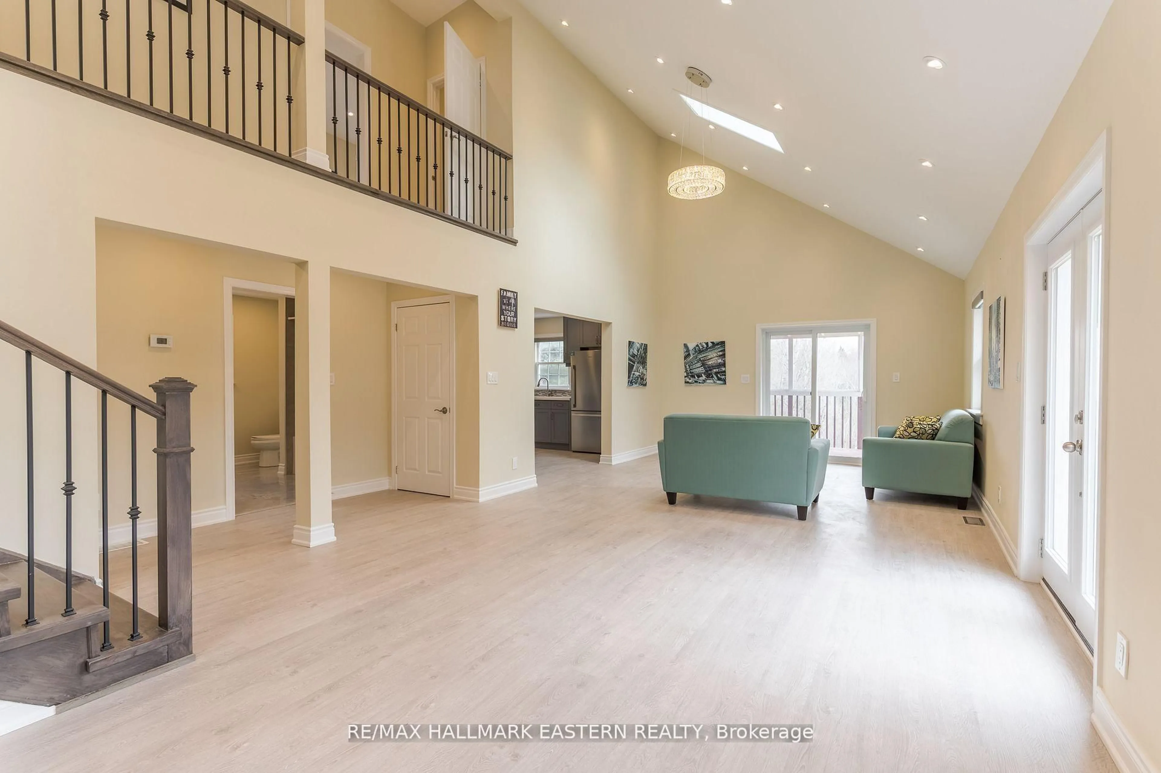 Indoor foyer for 521 Concession Rd 8, Trent Hills Ontario K0L 1Y0
