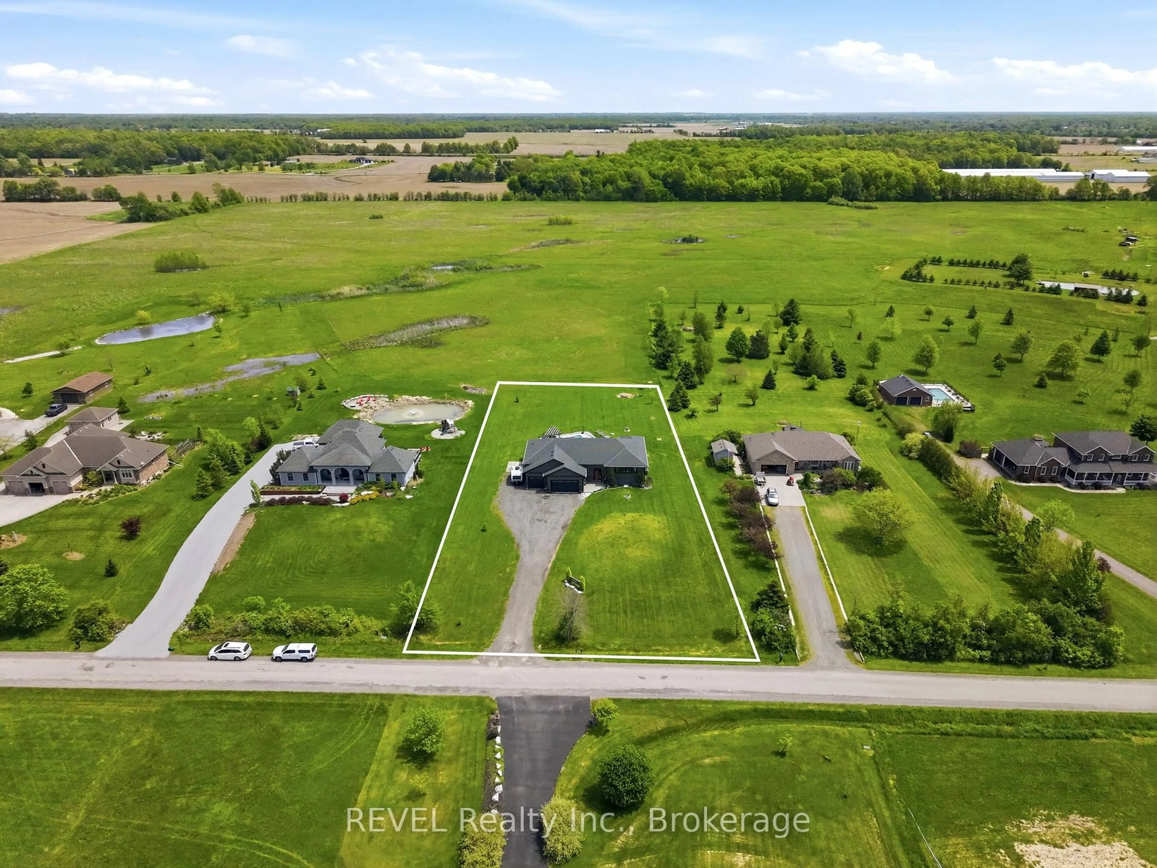 A pic from outside/outdoor area/front of a property/back of a property/a pic from drone, water/lake/river/ocean view for 221 Farr St, Pelham Ontario L0S 1C0