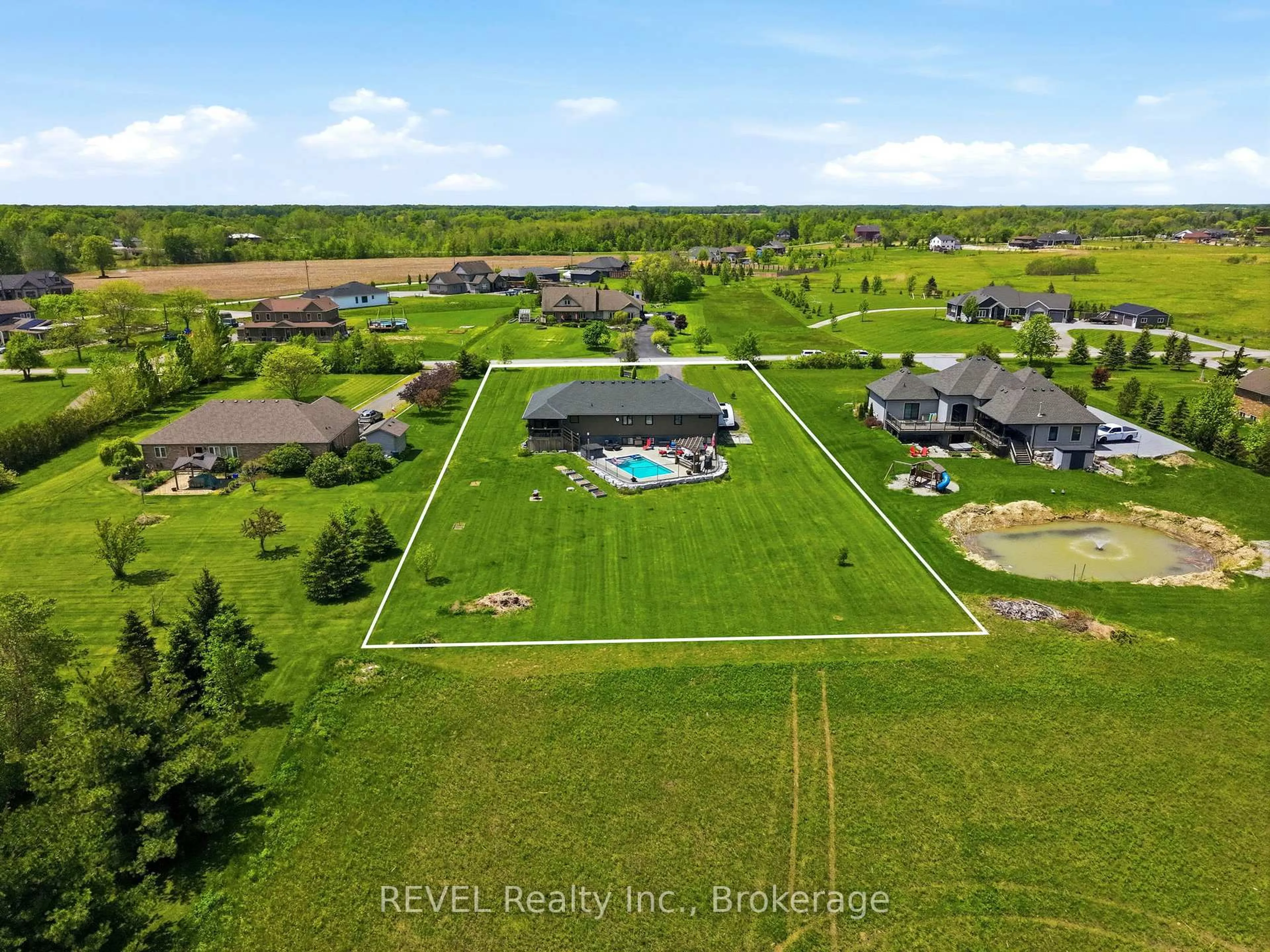 A pic from outside/outdoor area/front of a property/back of a property/a pic from drone, water/lake/river/ocean view for 221 Farr St, Pelham Ontario L0S 1C0