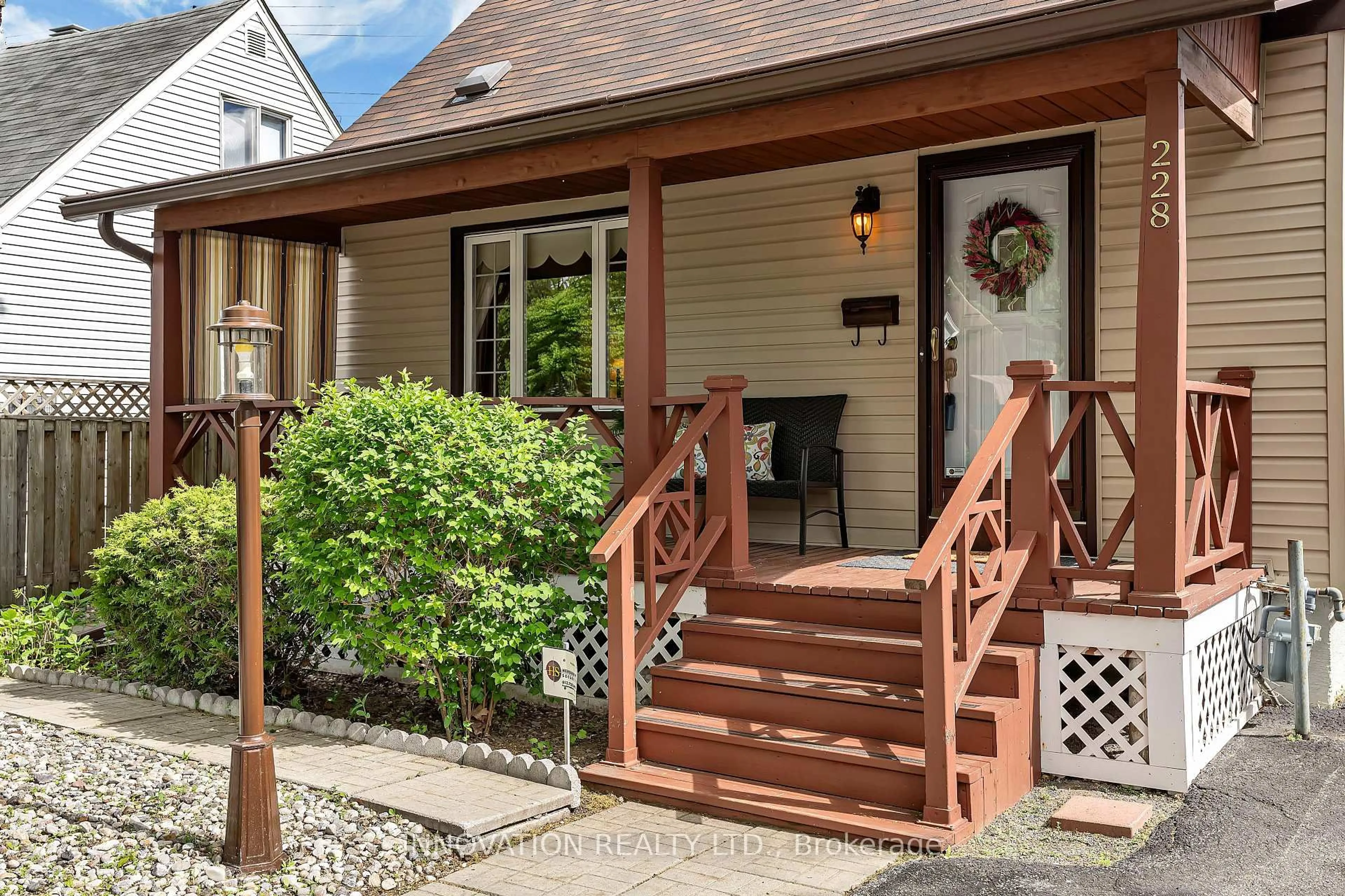 Patio, street for 228 Crerar Ave, Ottawa Ontario K1Z 7P3