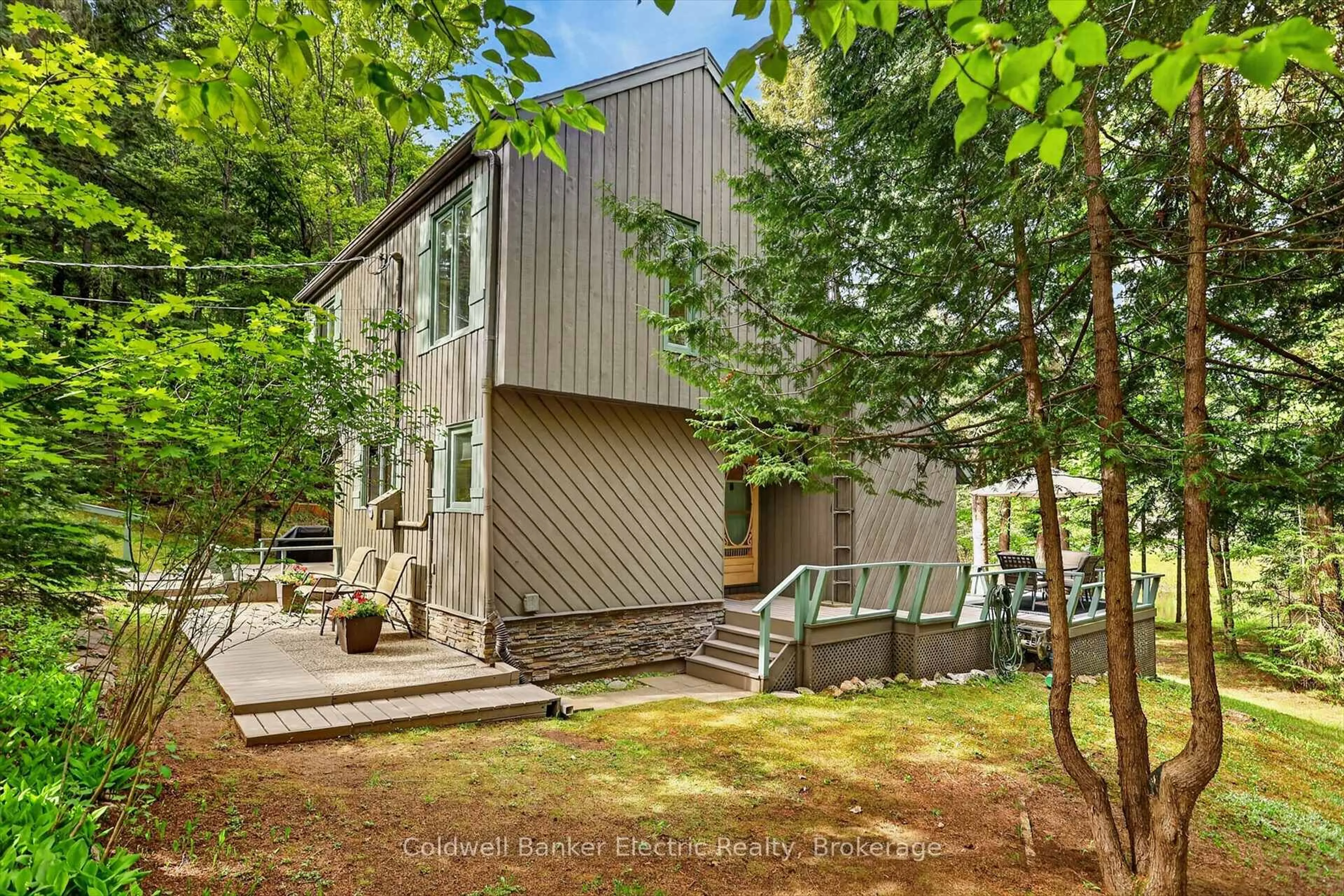 Home with vinyl exterior material, unknown for 44 Lean Dr, North Kawartha Ontario K0L 1A0