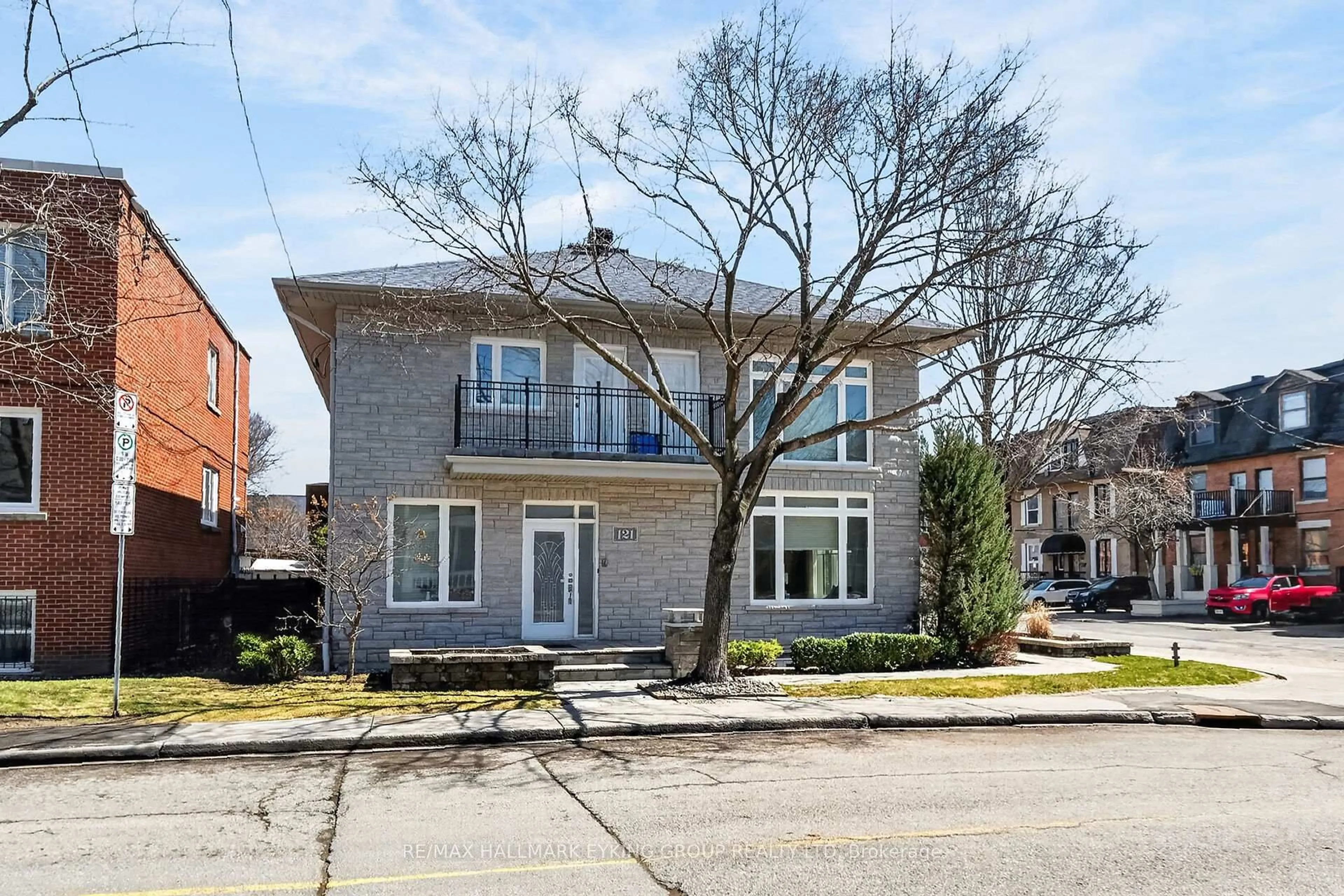 Home with brick exterior material, street for 121 Macdonald St, Ottawa Ontario K2P 1H7