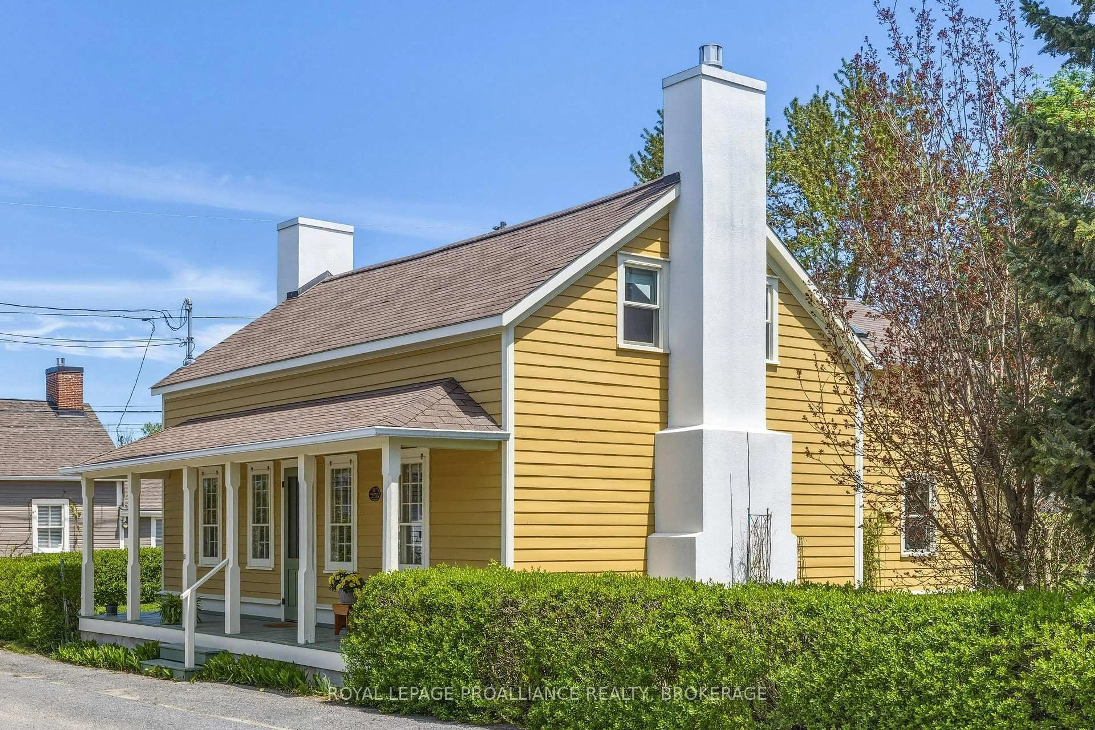 Home with vinyl exterior material, street for 10 Drummond St, Kingston Ontario K7K 5R9