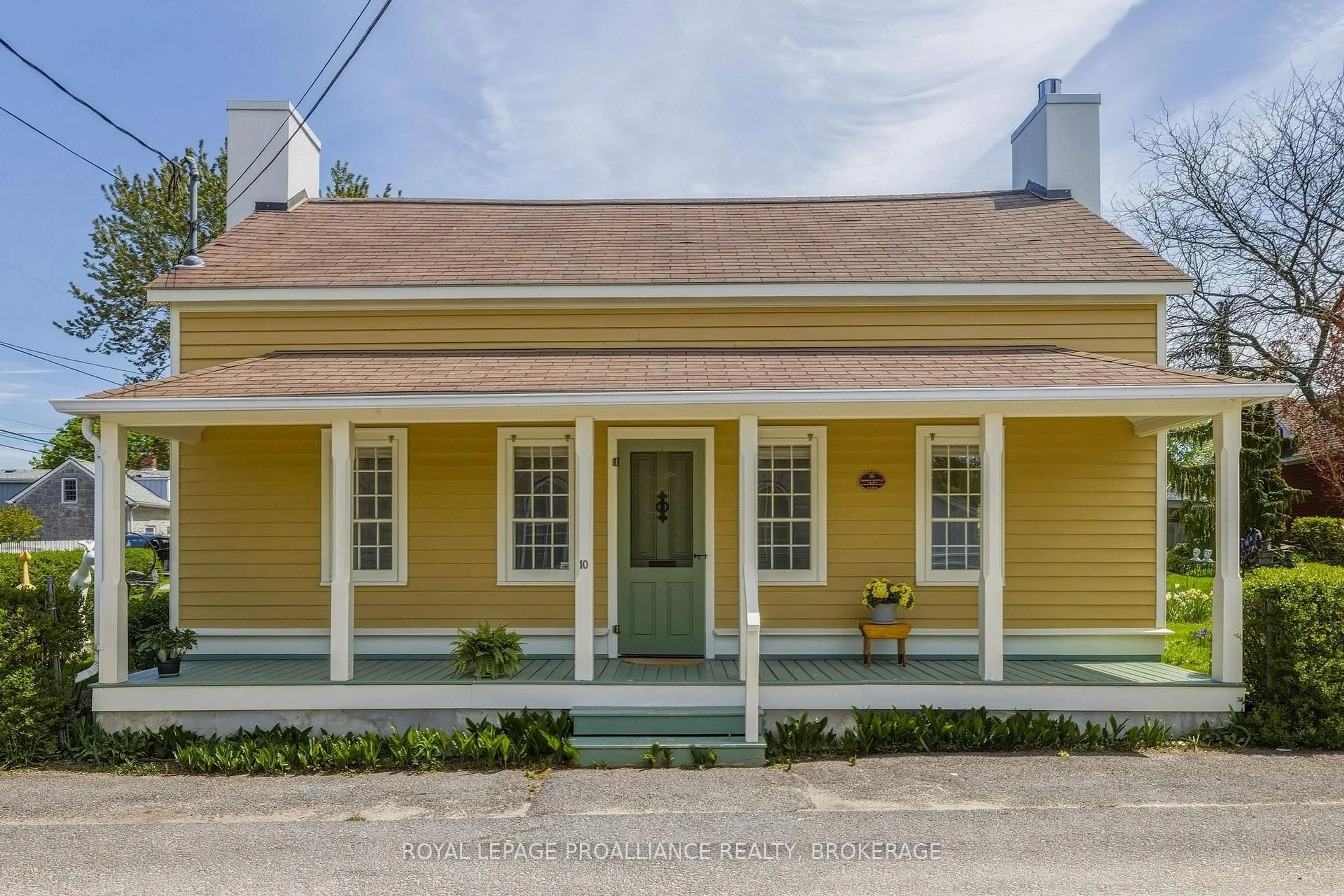 Home with vinyl exterior material, street for 10 Drummond St, Kingston Ontario K7K 5R9