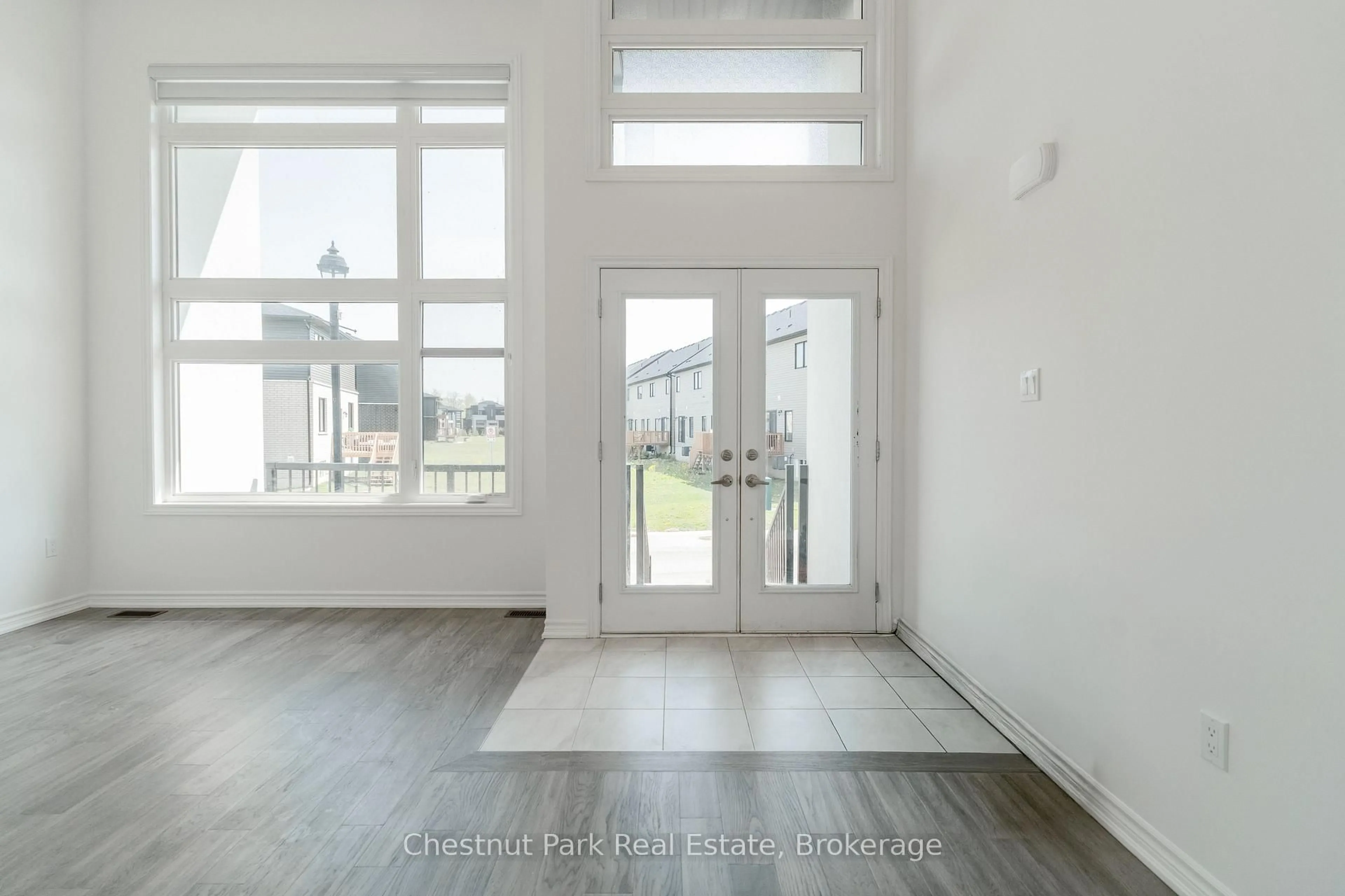 Indoor entryway for 112 Sebastian St, Blue Mountains Ontario N0H 1J0