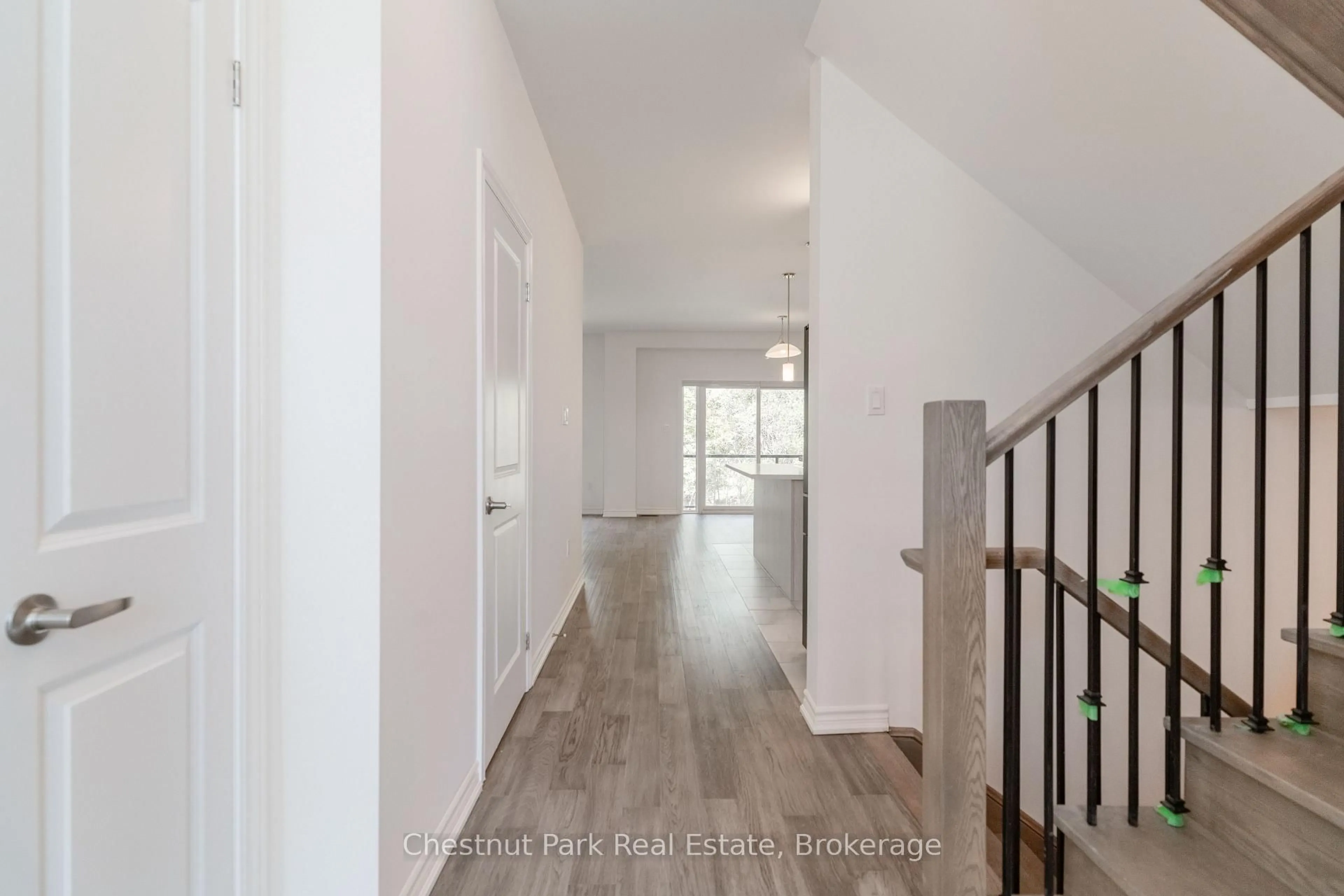 Indoor entryway for 112 Sebastian St, Blue Mountains Ontario N0H 1J0