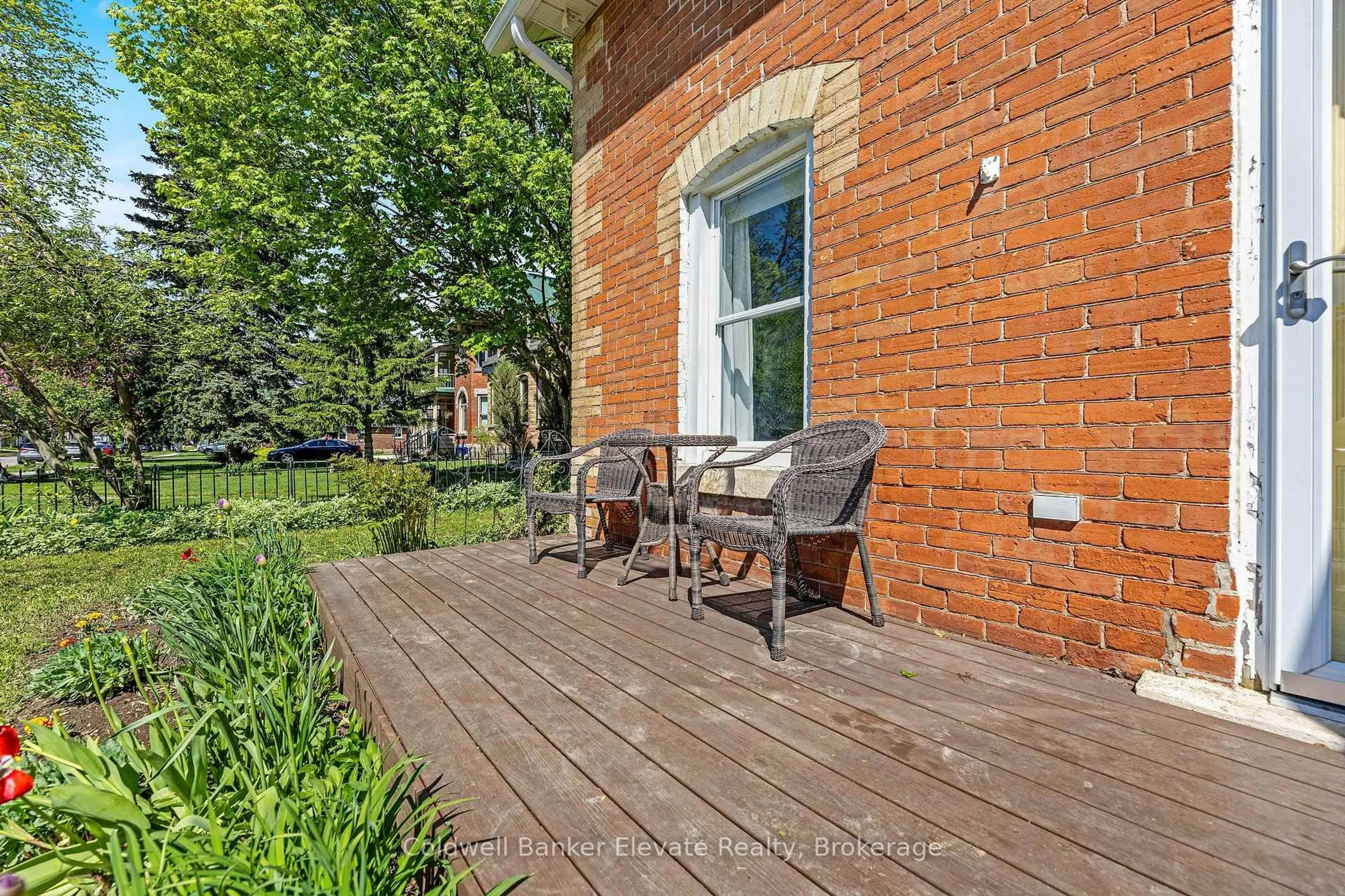 Patio, street for 330 Main St, Shelburne Ontario L0N 1S2