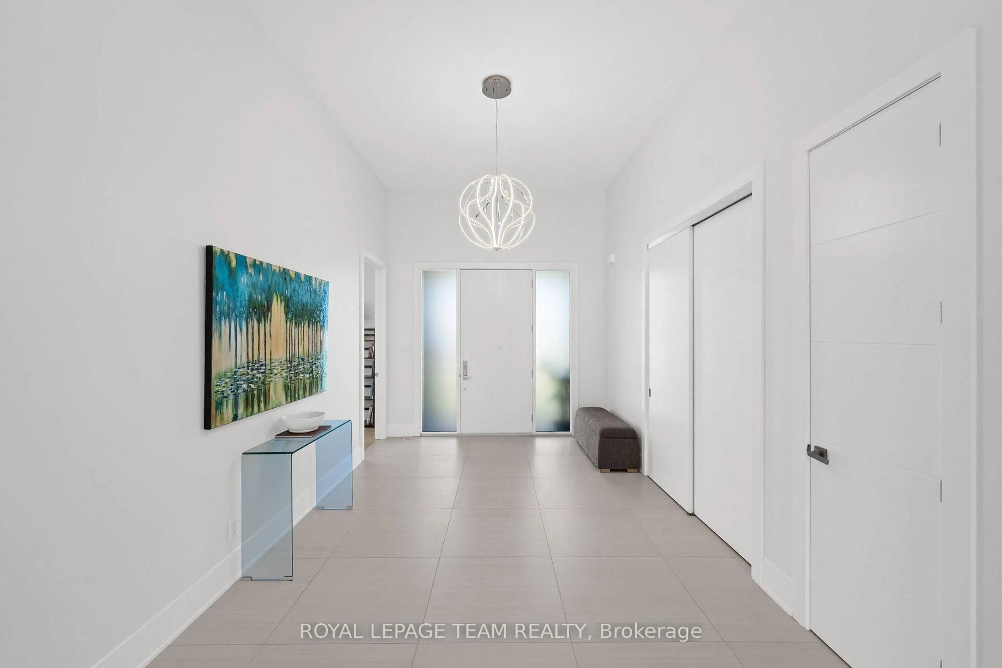 Indoor entryway for 205 Summerview Terr, Ottawa Ontario K4P 0E9
