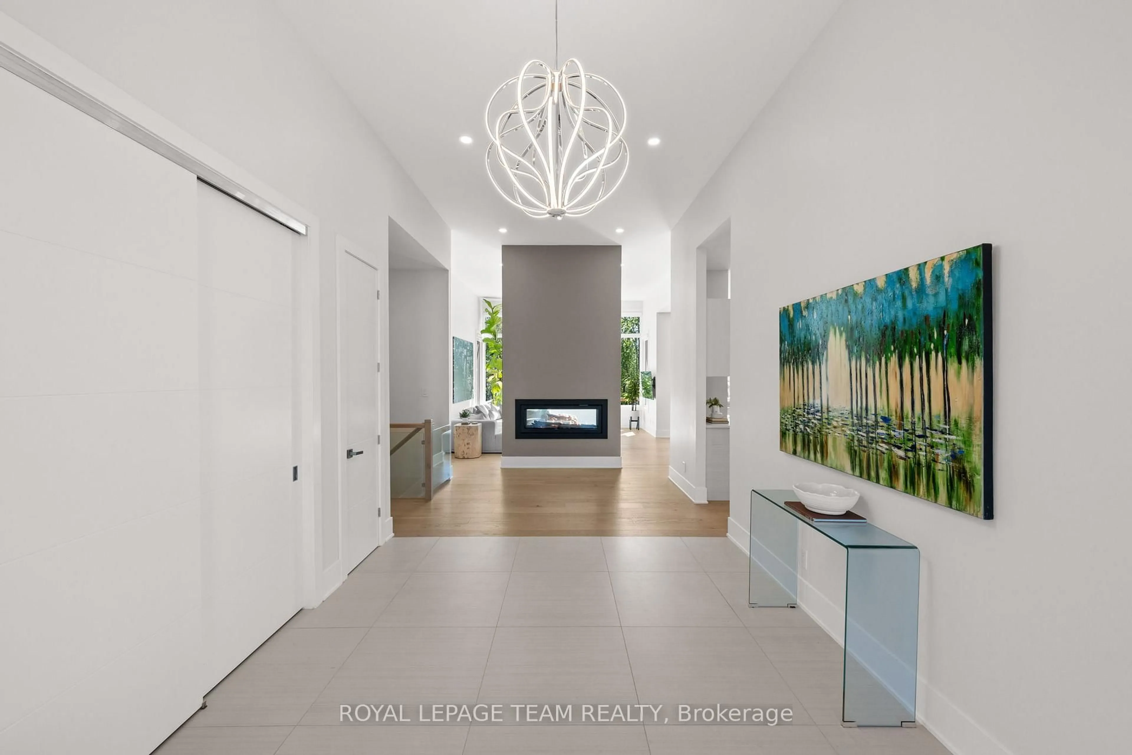 Indoor foyer for 205 Summerview Terr, Ottawa Ontario K4P 0E9
