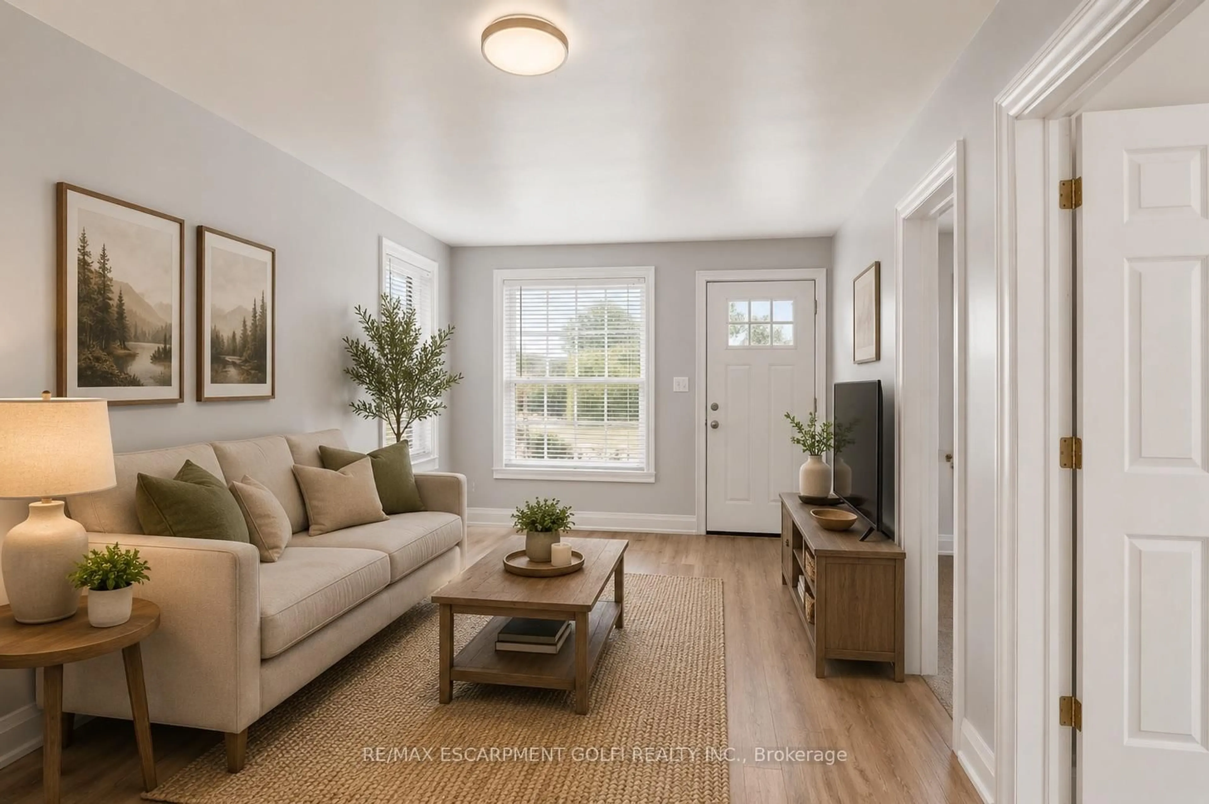 Living room with furniture, unknown for 491 Kenilworth Ave, Hamilton Ontario L8H 4T6