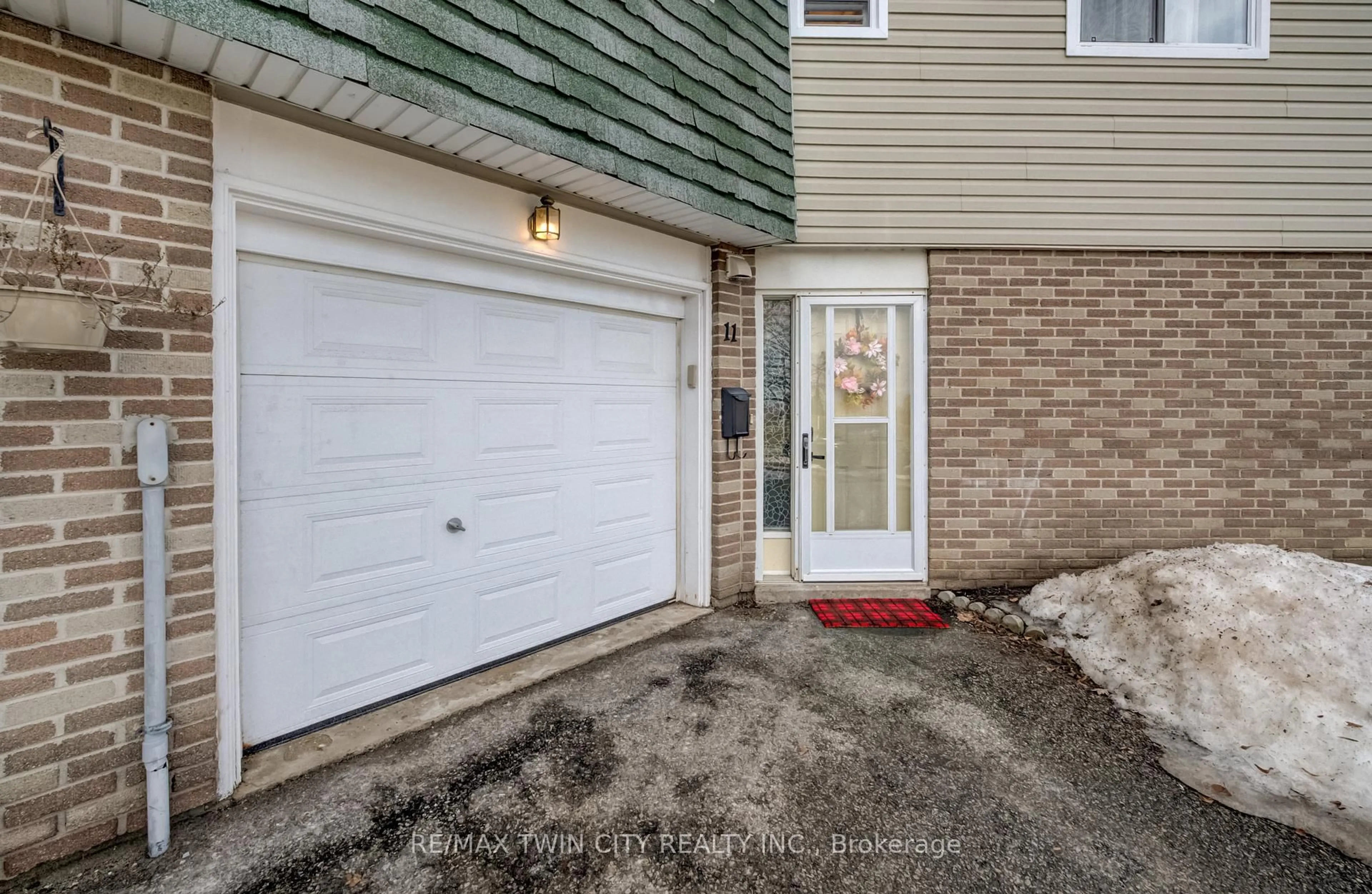 Unknown for 60 Elmsdale Dr #11, Kitchener Ontario N2E 2G4