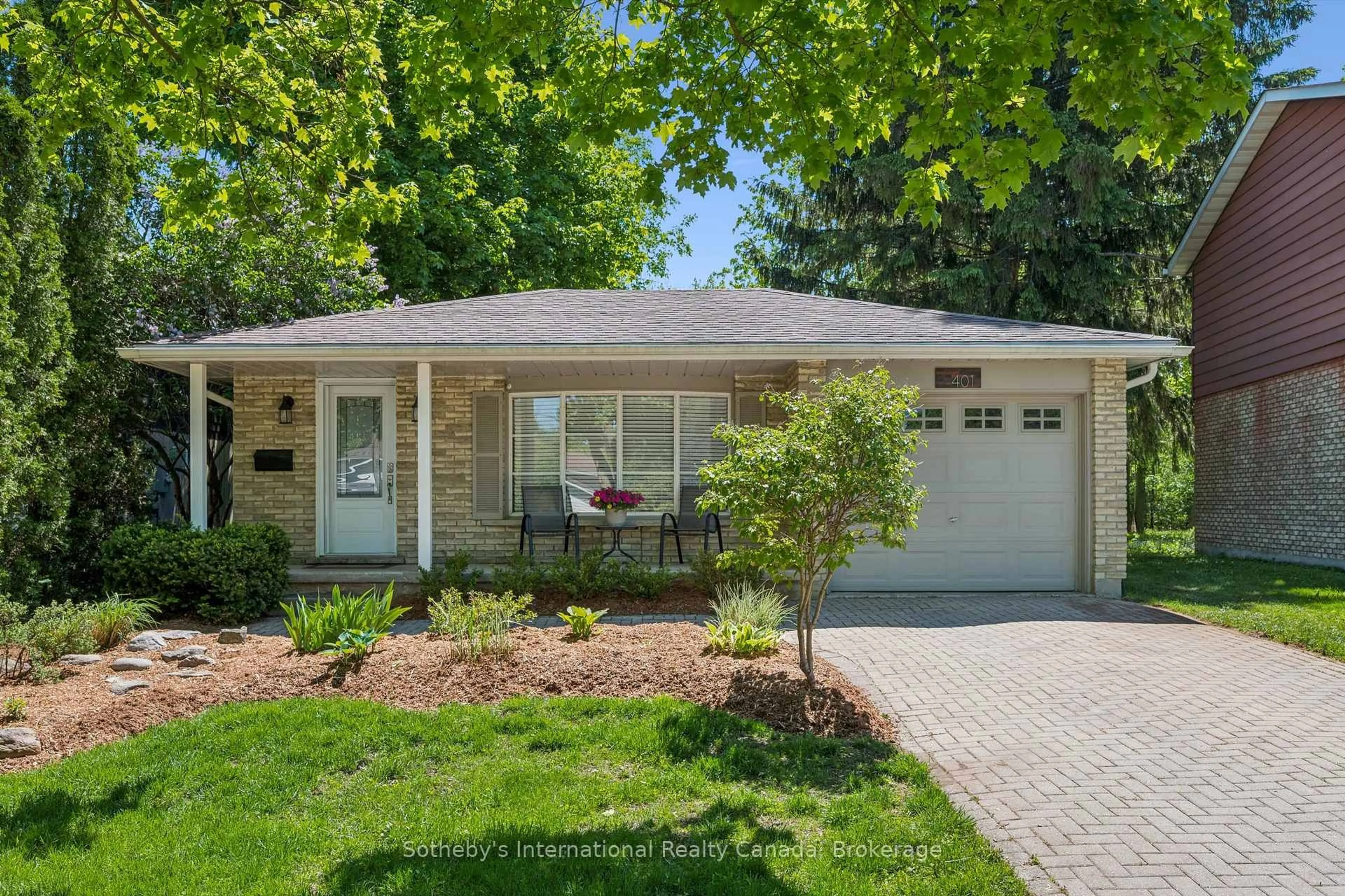 Home with brick exterior material, street for 401 Midwood Cres, Waterloo Ontario N2L 5N4