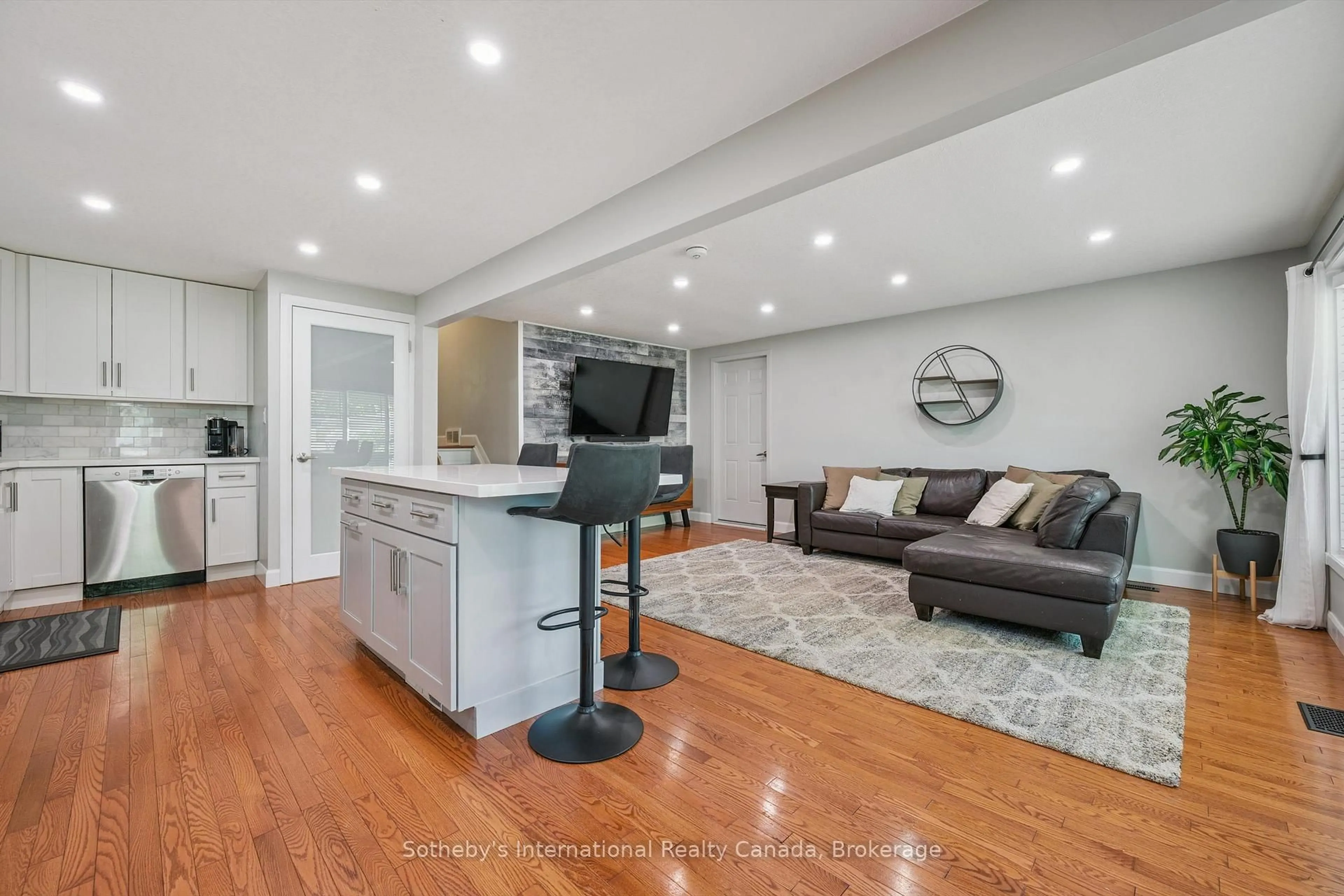 Open concept kitchen, unknown for 401 Midwood Cres, Waterloo Ontario N2L 5N4