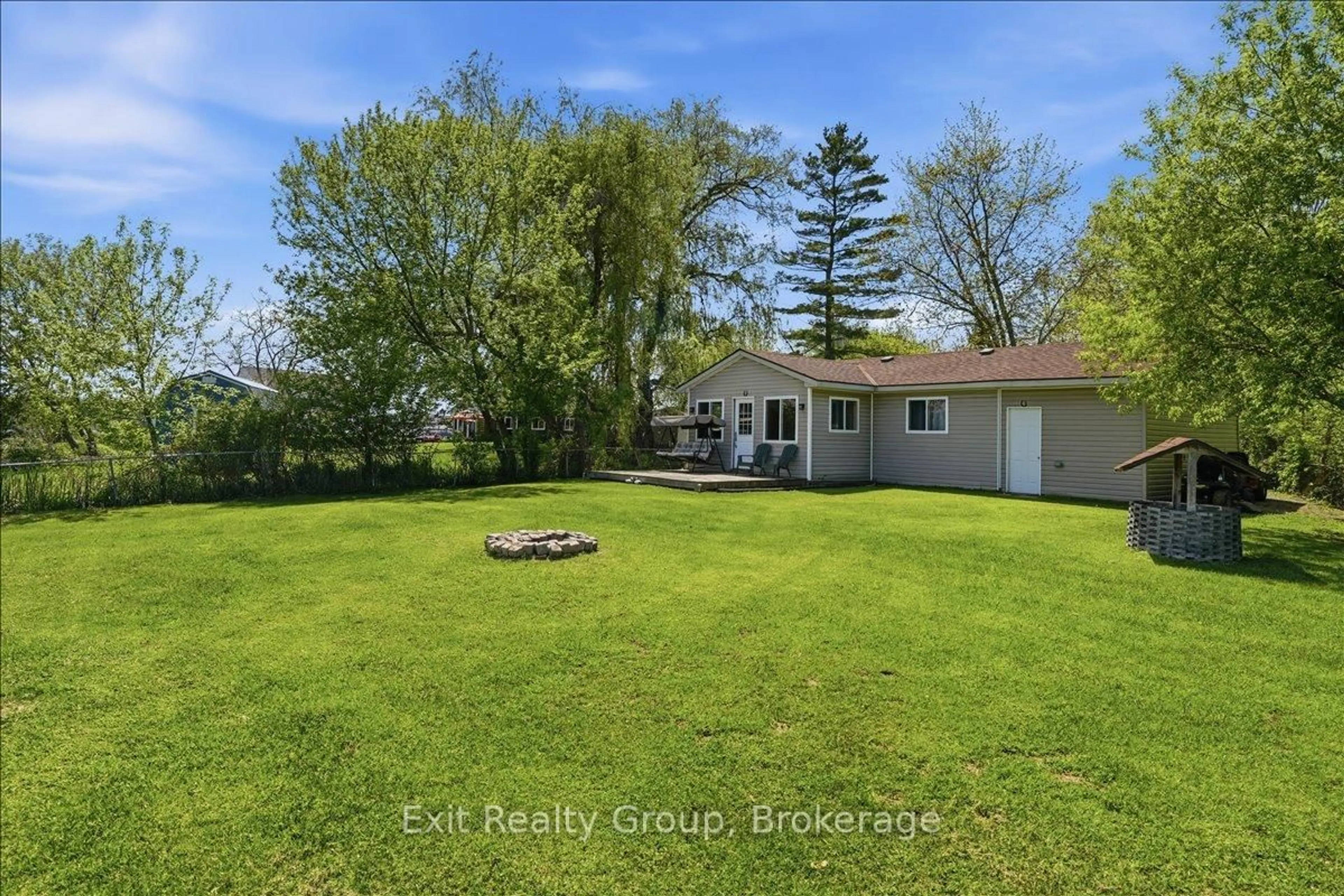 A pic from outside/outdoor area/front of a property/back of a property/a pic from drone, water/lake/river/ocean view for 33 Willow Point Rd, Brighton Ontario K0K 1H0