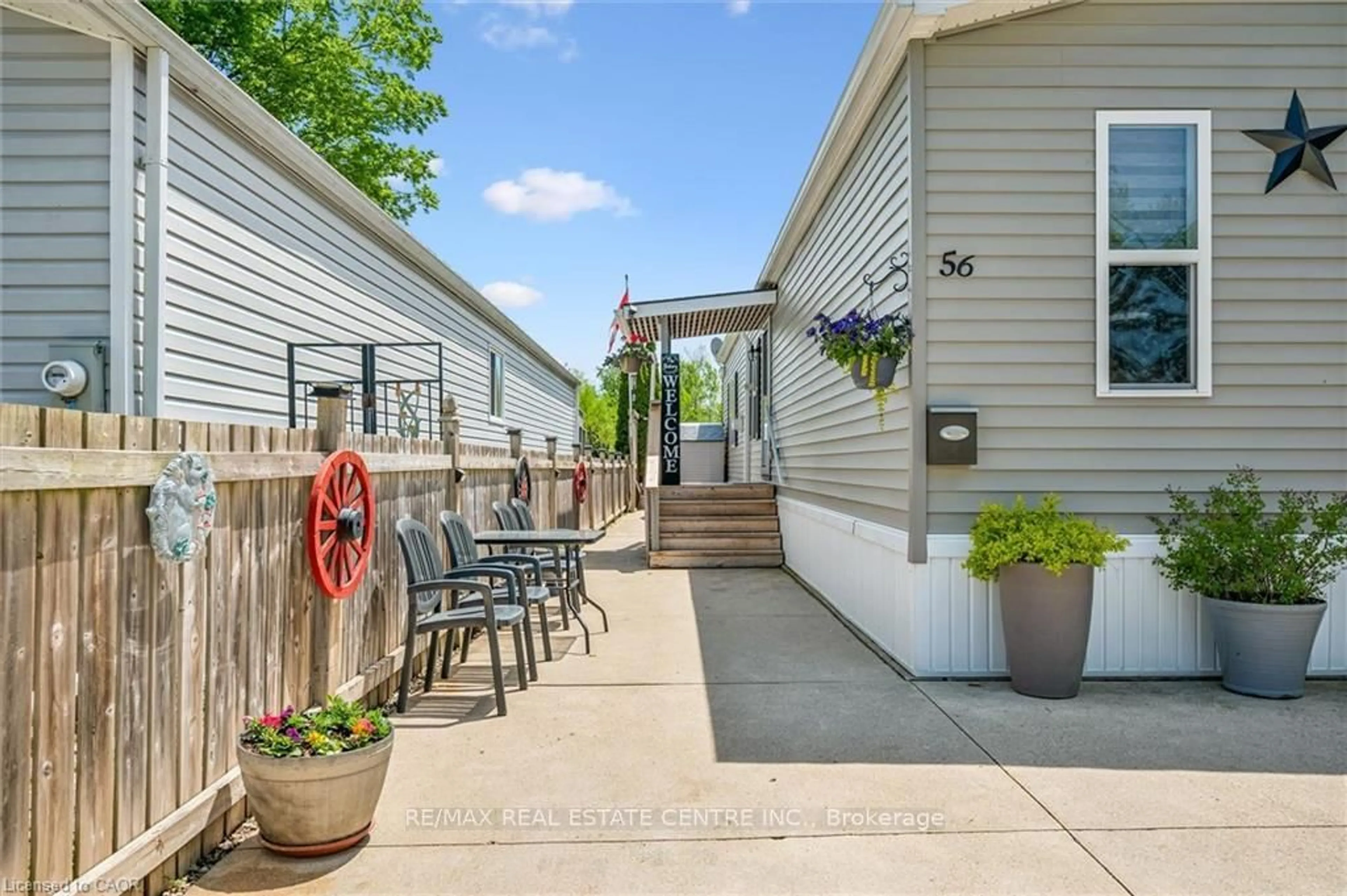 Patio, street for 56 Ash Ave, Puslinch Ontario N0B 2J0