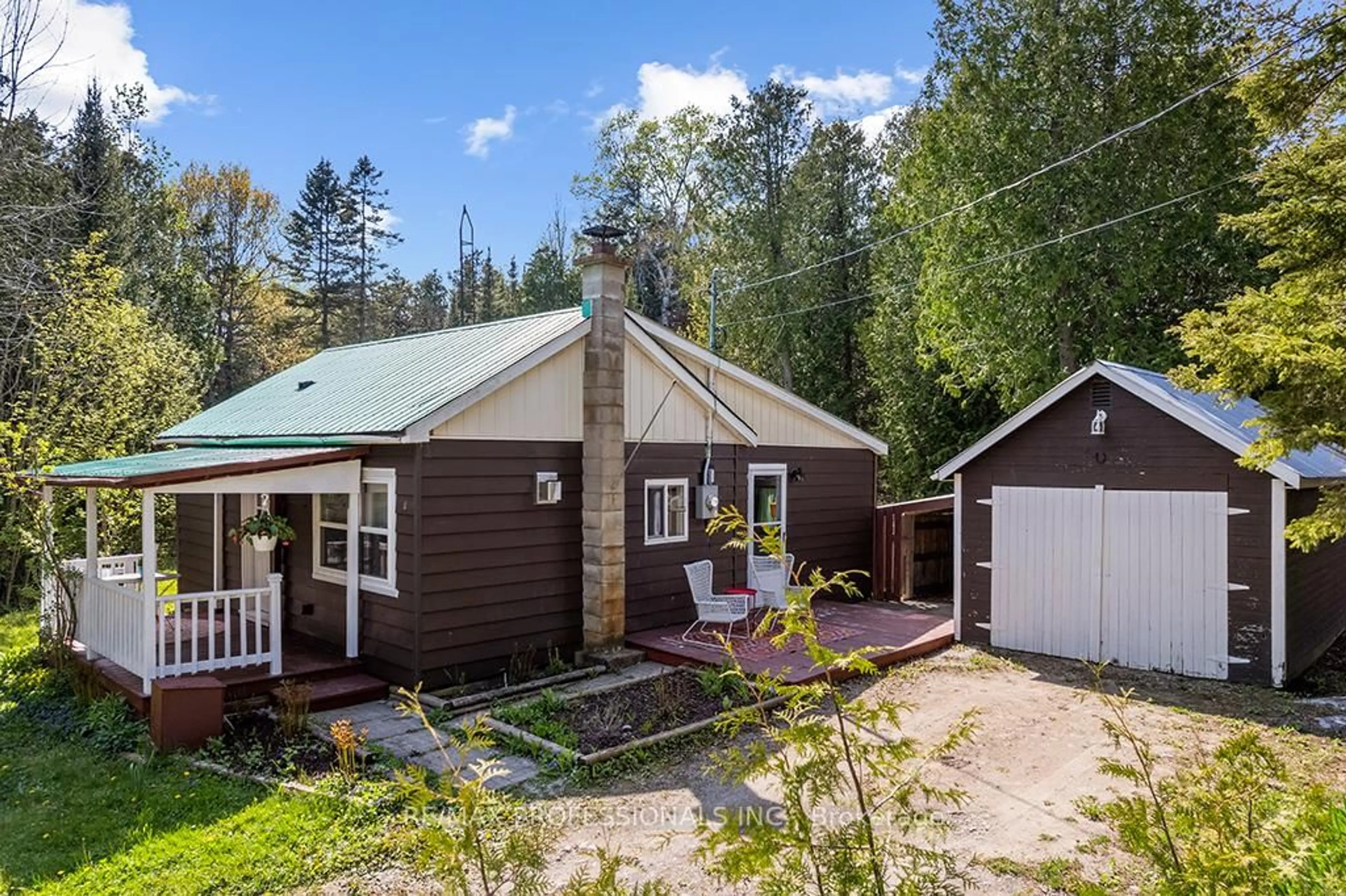 A pic from outside/outdoor area/front of a property/back of a property/a pic from drone, unknown for 23 Woodstock Ave, Northern Bruce Peninsula Ontario N0H 2M0