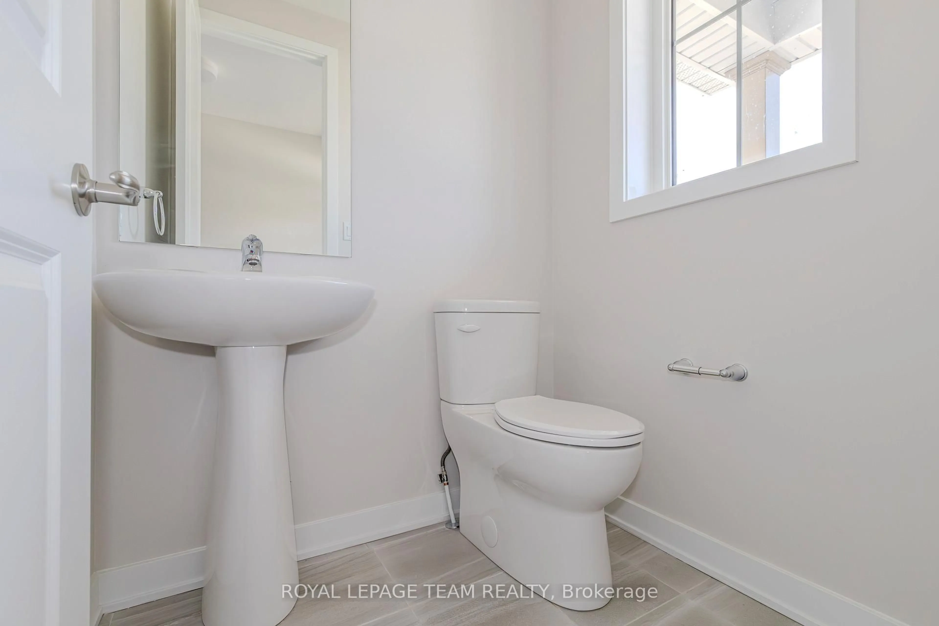 Standard bathroom, ceramic/tile floor for 475 Meynell Rd, Richmond Ontario K0A 2Z0