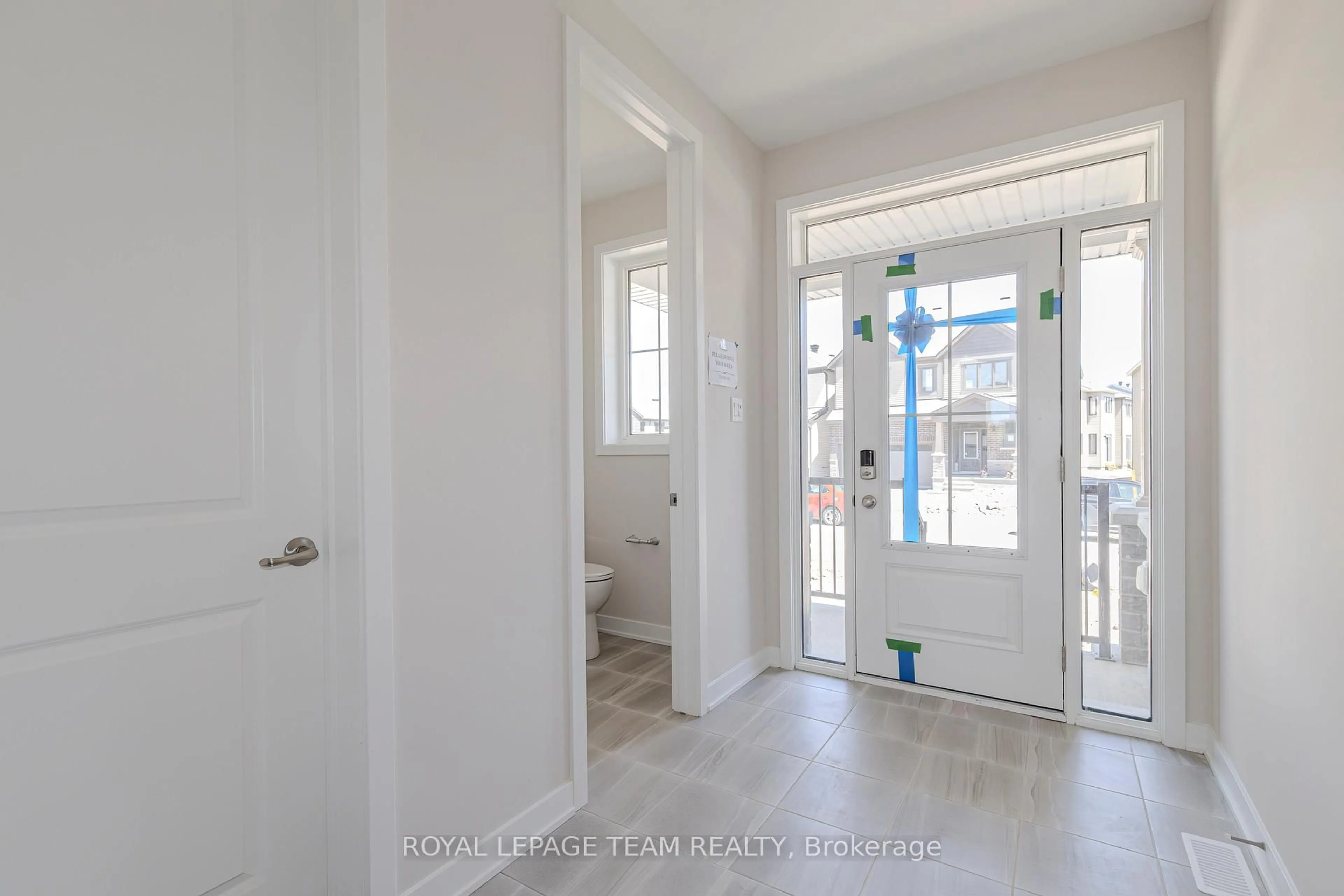 Indoor entryway for 475 Meynell Rd, Richmond Ontario K0A 2Z0