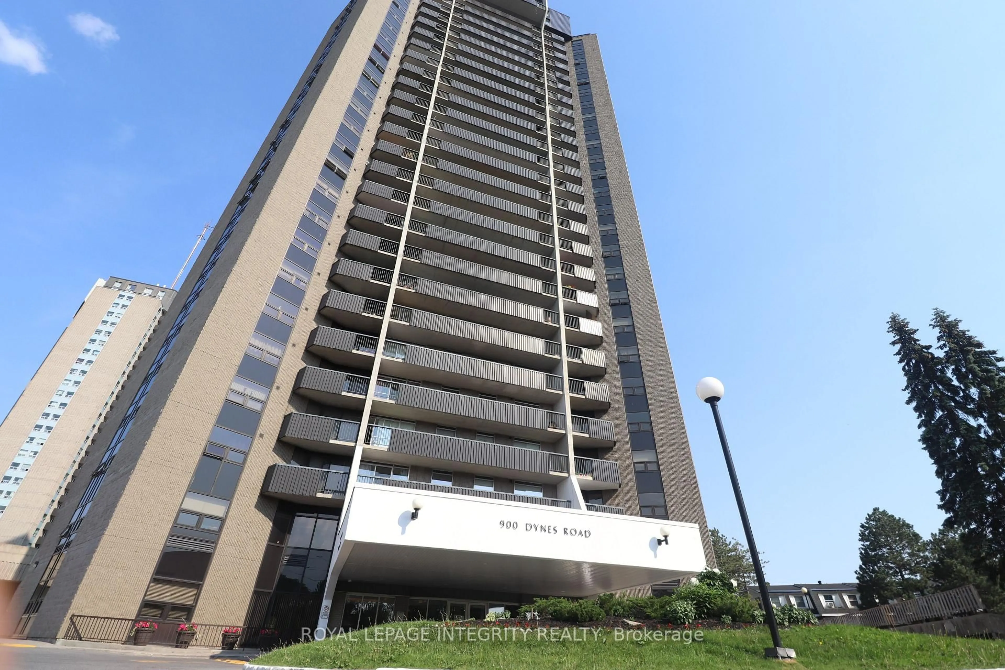 Indoor foyer for 900 Dynes Rd #2505, Ottawa Ontario K2C 3L6