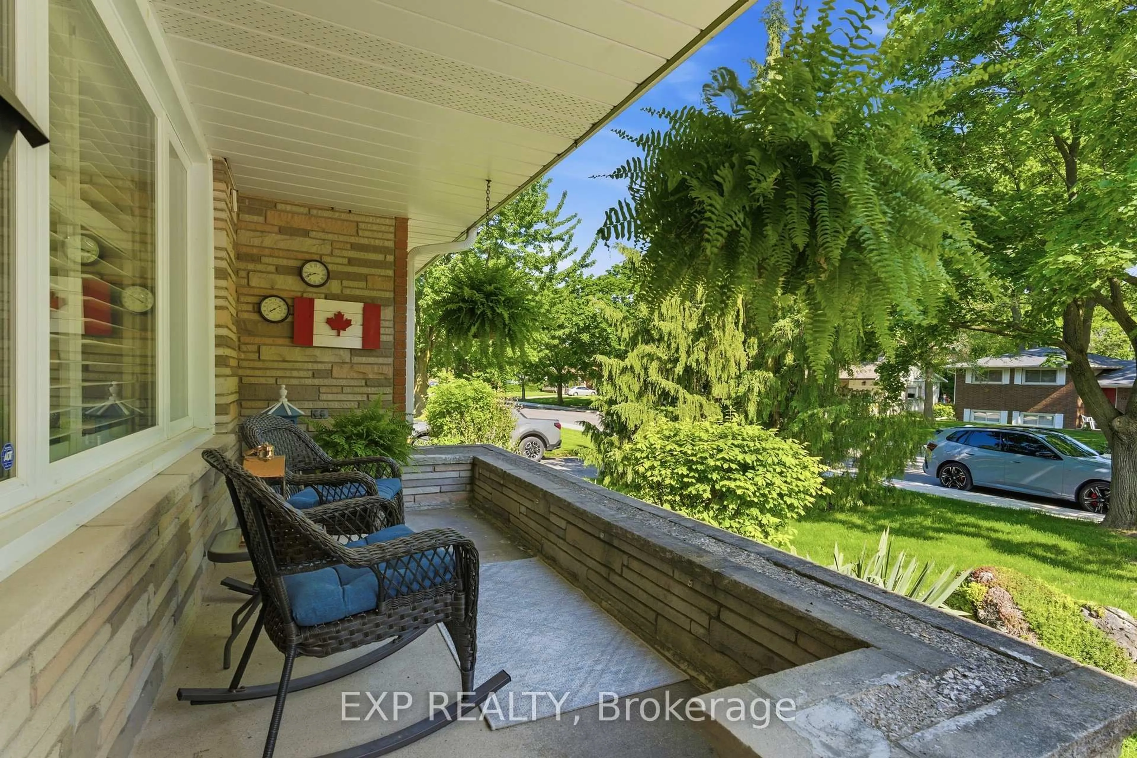 Patio, street for 11 Martha Crt, Welland Ontario L3C 4N3