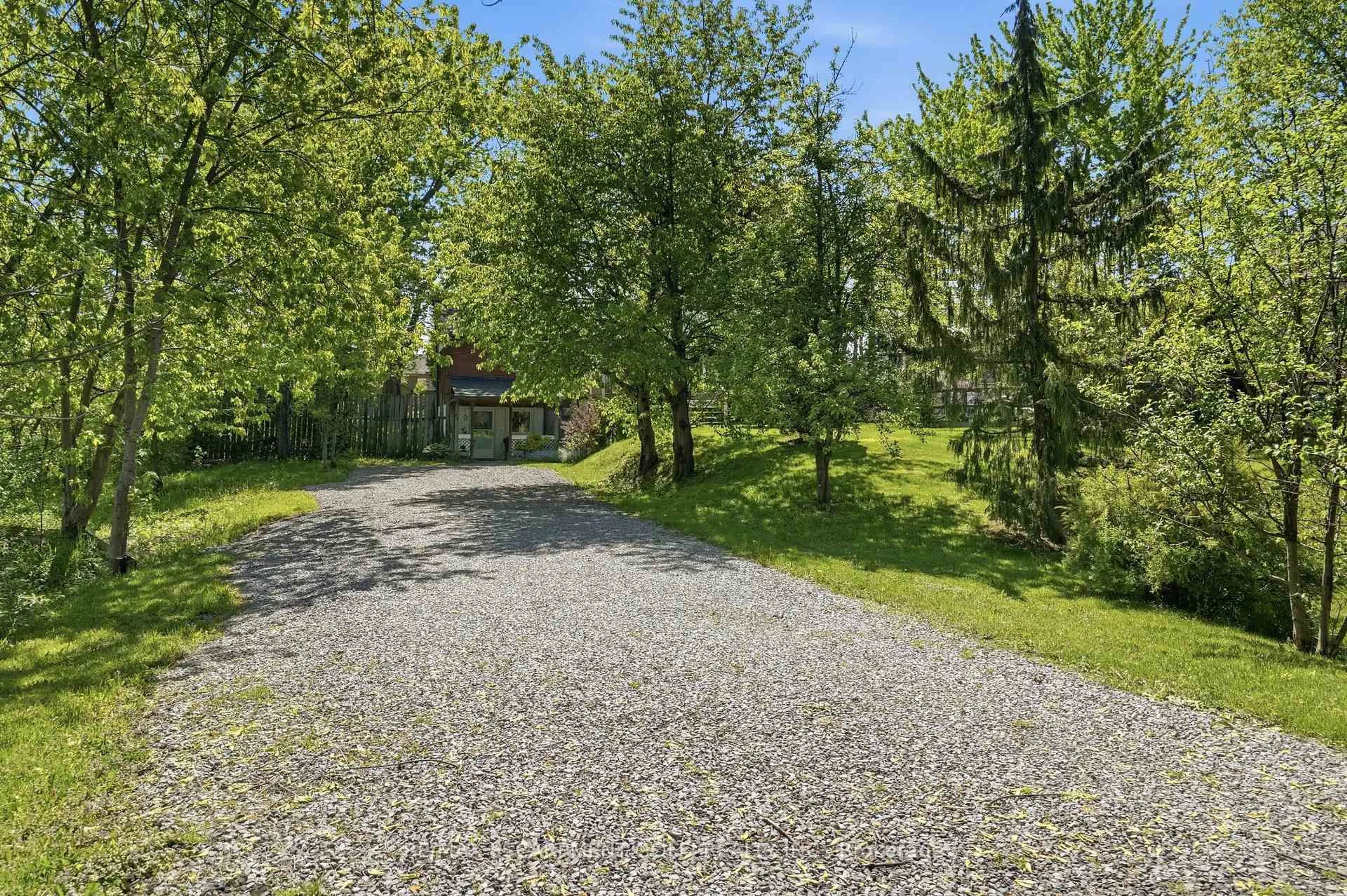 A pic from outside/outdoor area/front of a property/back of a property/a pic from drone, forest/trees view for 227 GLANCASTER Rd, Hamilton Ontario L9G 3K9